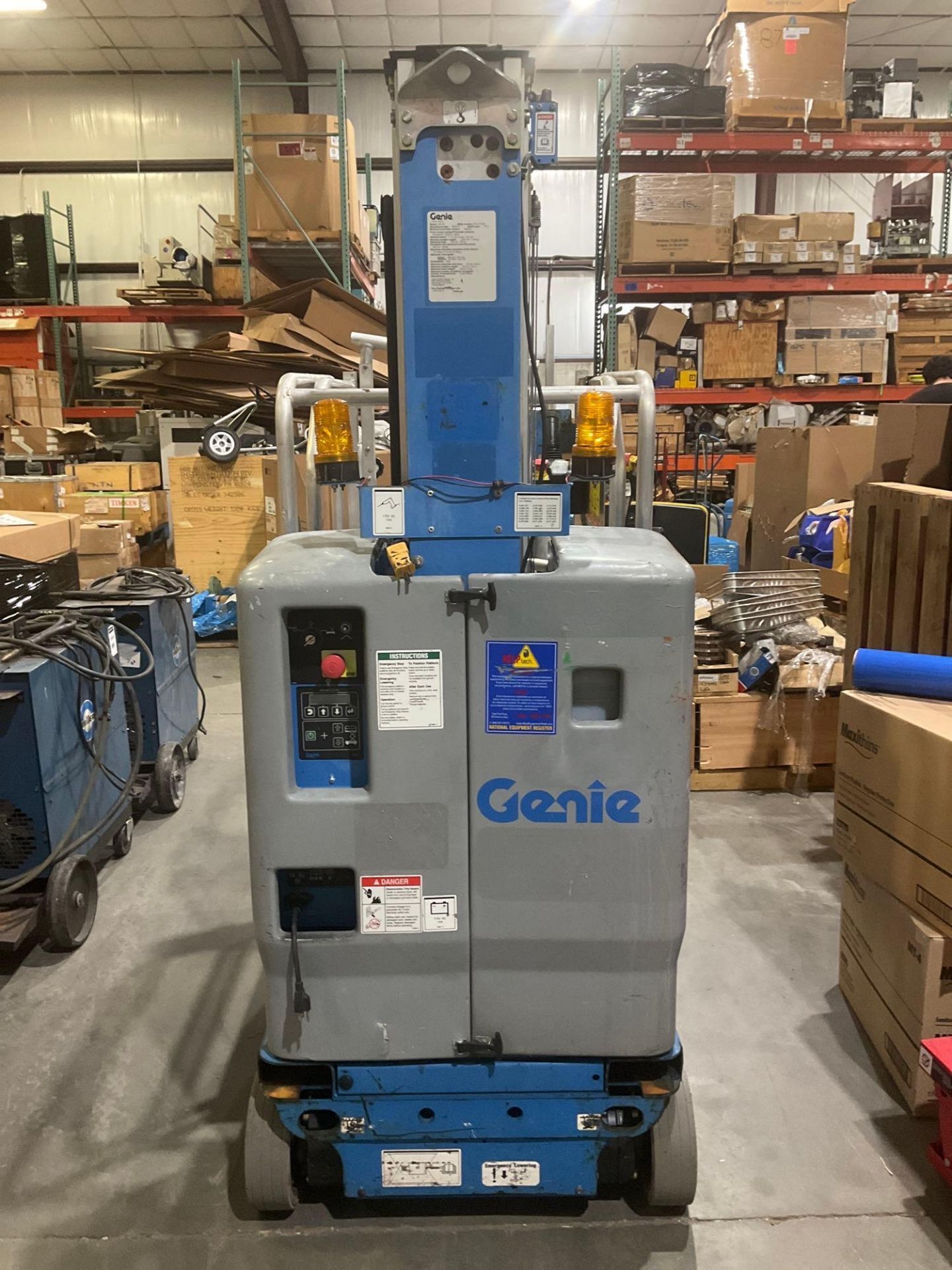 GENIE MANLIFT MODEL GR-20, ELECTRIC, APPROX MAX PLATFORM HEIGHT 20FT, NON MARKING TIRES, BUILT IN BA - Image 5 of 13