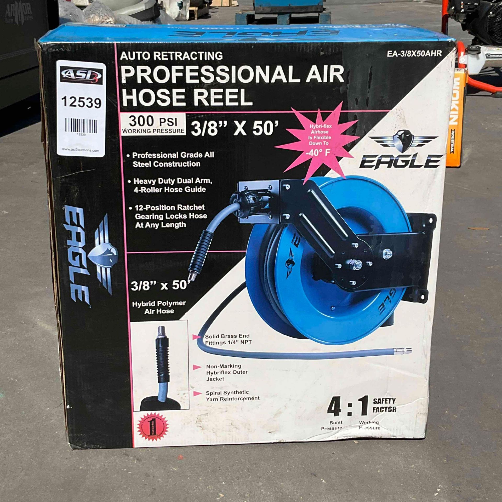 EAGLE AUTO RETRACTING PROFESSIONAL AIR HOSE REEL, APPROX 3/8" X 50' , APPROX WORKING PRESSURE 300 PS