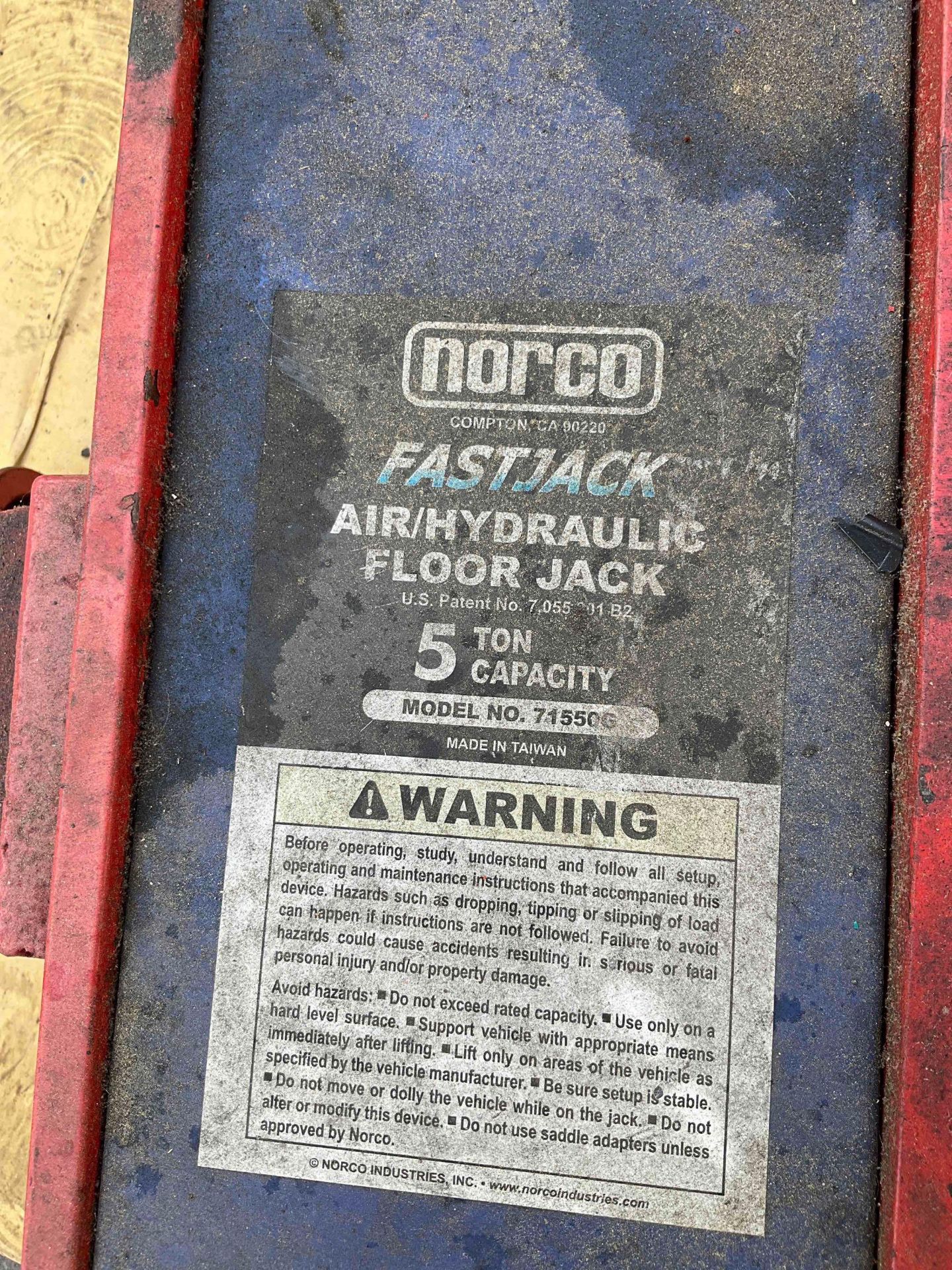 NORCO FASTJACK AIR HYDRAULIC FLOOR JACK MODEL 71550G, APPROX 5 TON CAPACITY - Image 7 of 7