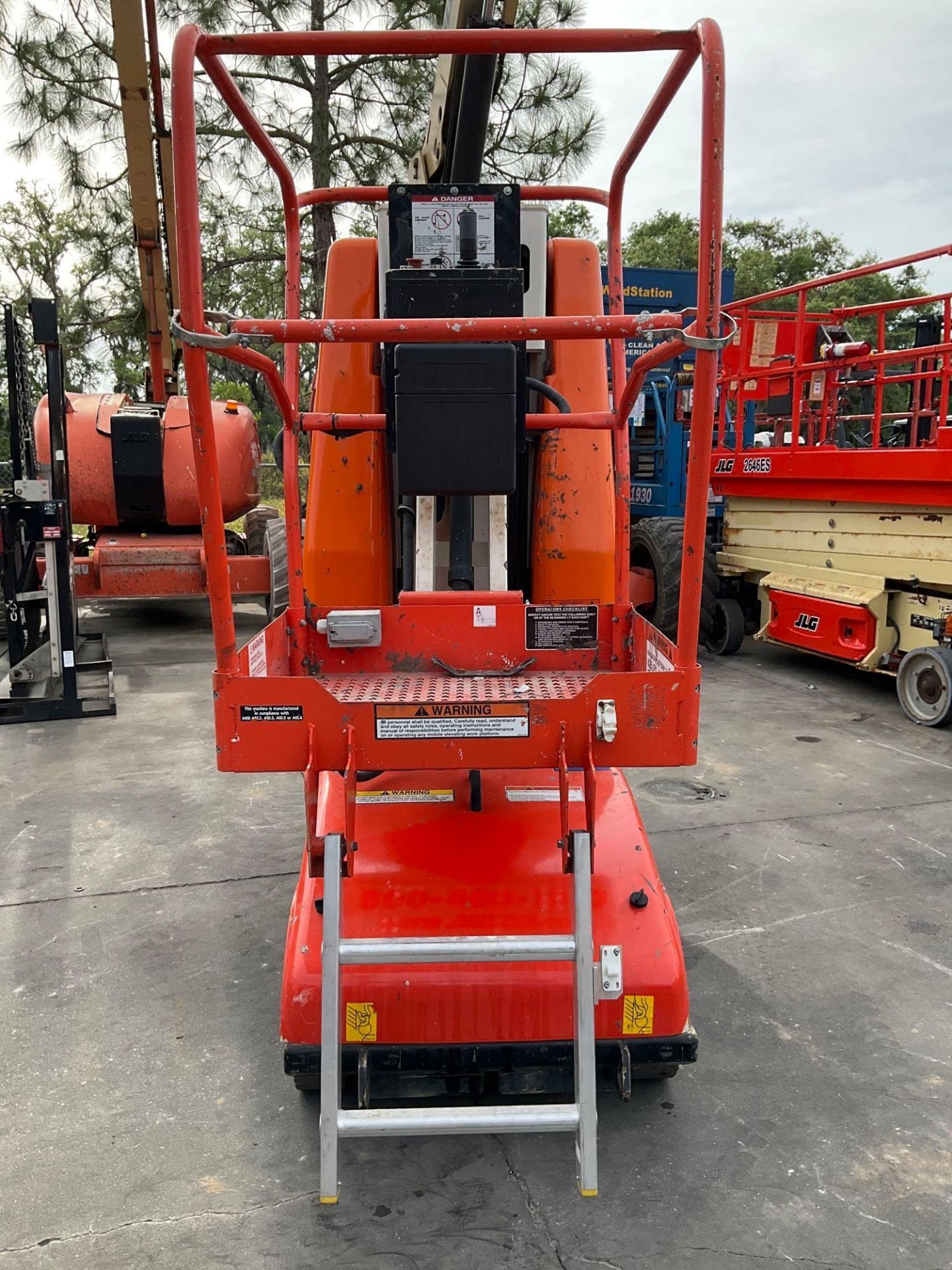 SNORKEL ARTICULATING BOOMLIFT MODEL MB20J, ELECTRIC, APPROX MAX PLATFORM HEIGHT 20FT, APPROX MAX PLA - Image 8 of 15