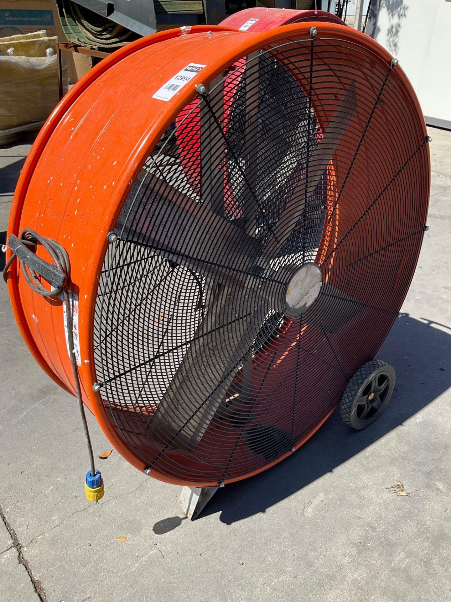 VENTAMATIC MAXX AIR CIRCULATOR FAN ON WHEELS , ELECTRIC, POWERS ON