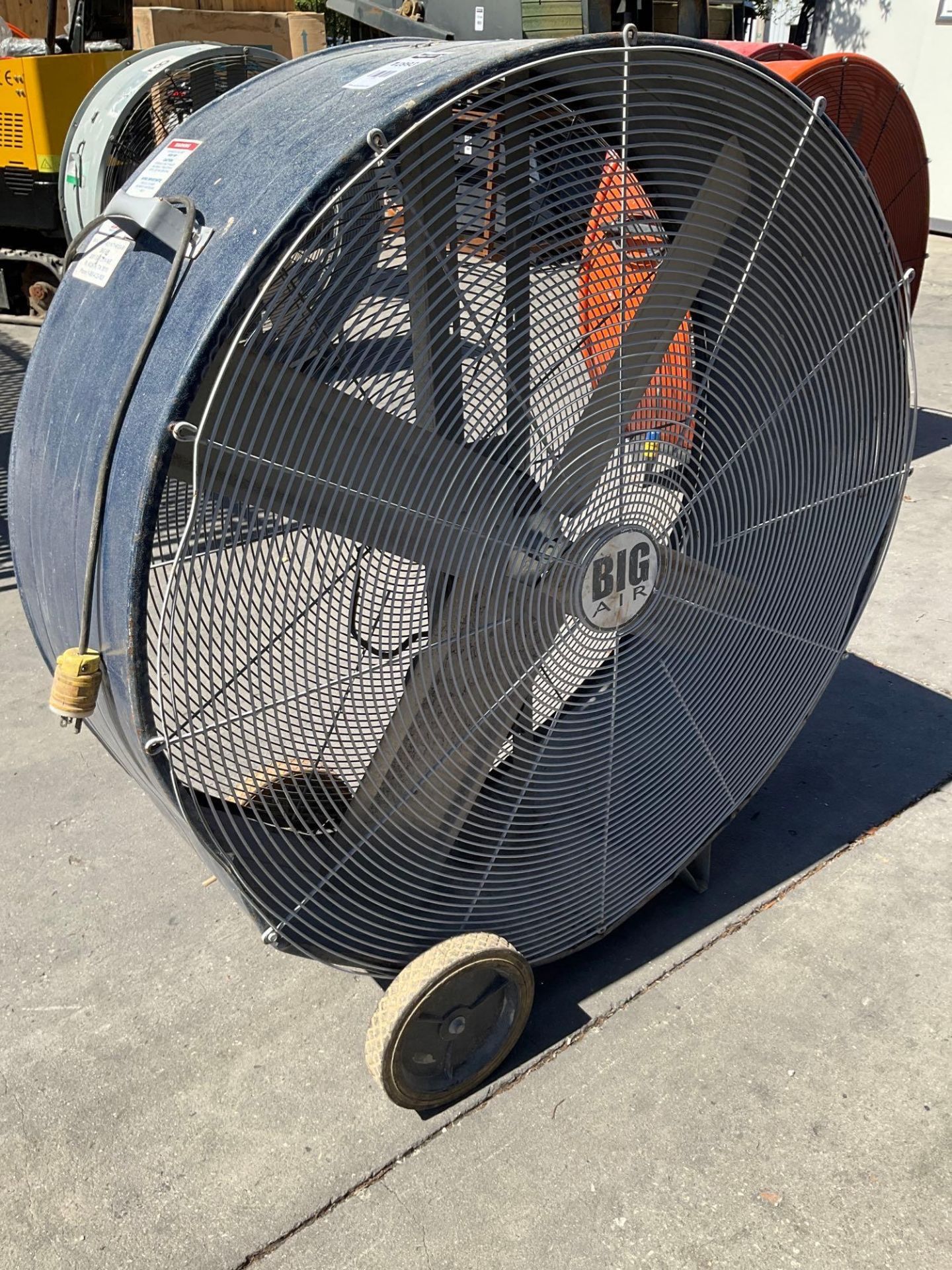 BIG AIR CIRCULATOR FAN ON WHEELS , ELECTRIC, POWERS ON