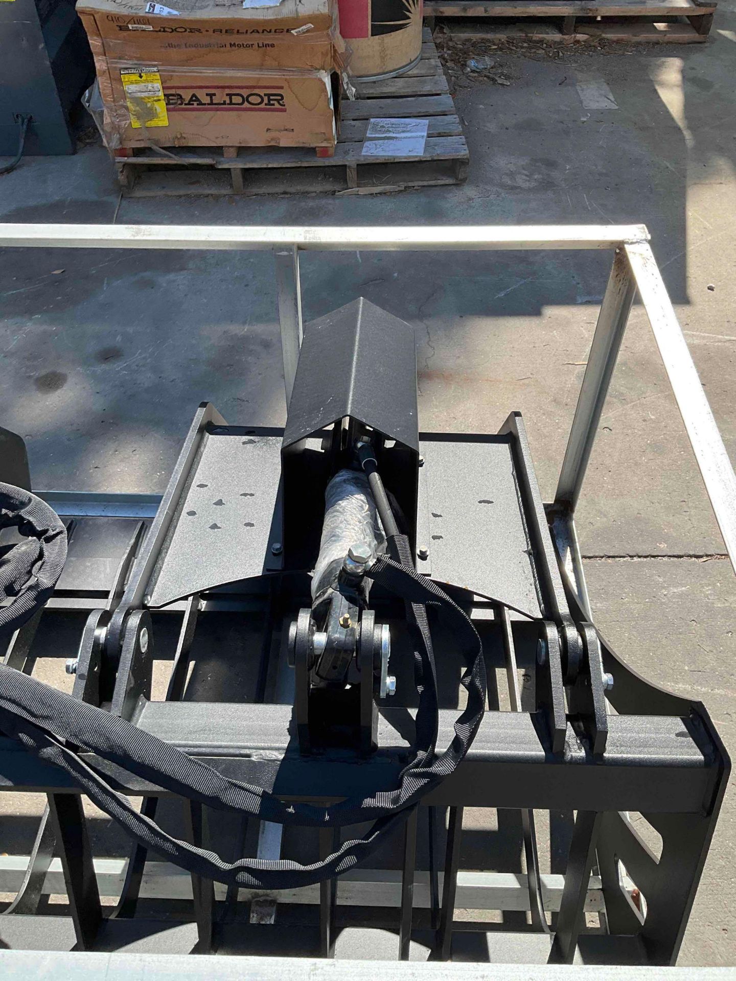 UNUSED GRAPPLE BUCKET ATTACHMENT FOR UNIVERSAL SKID STEER , APPROX  76” L x 44” W x 31” T - Image 5 of 10