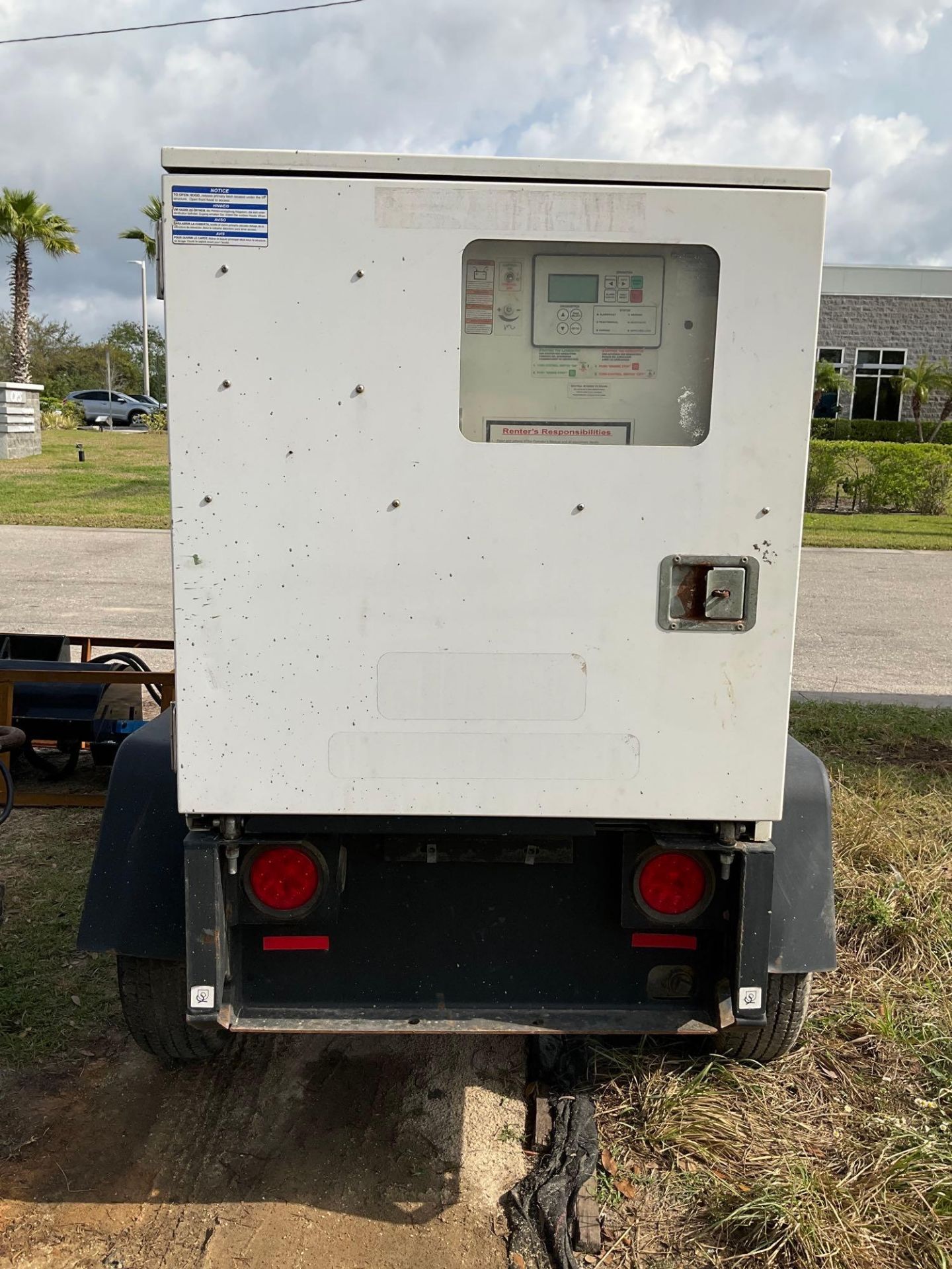 2017 GENERAC MAGNUM 25 GENERATOR MODEL MMG25FHI, DIESEL, TRAILER MOUNTED, ISUZU ENGINE, PHASE 1/3, R - Image 4 of 25