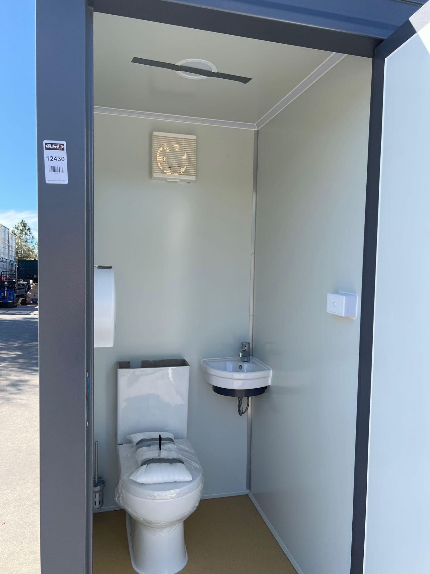 UNUSED PORTABLE DOUBLE BATHROOM UNIT, 2 STALLS, ELECTRIC & PLUMBING HOOK UP WITH EXTERIOR PLUMBING C - Image 13 of 13