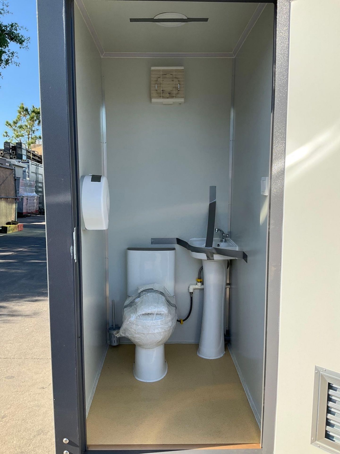 UNUSED PORTABLE DOUBLE BATHROOM UNIT, 2 STALLS, ELECTRIC & PLUMBING HOOK UP WITH EXTERIOR PLUMBING C - Image 10 of 12