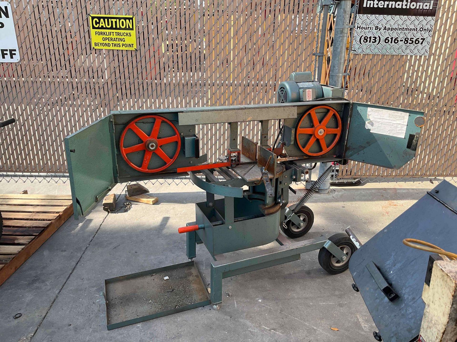 ELLIS MITRE BAND SAW MODEL 1500, APPROX BLADE SIZE 9’6” X 3/4” X .035 WITH LEESON MOTOR MODEL M6C17F - Image 5 of 9