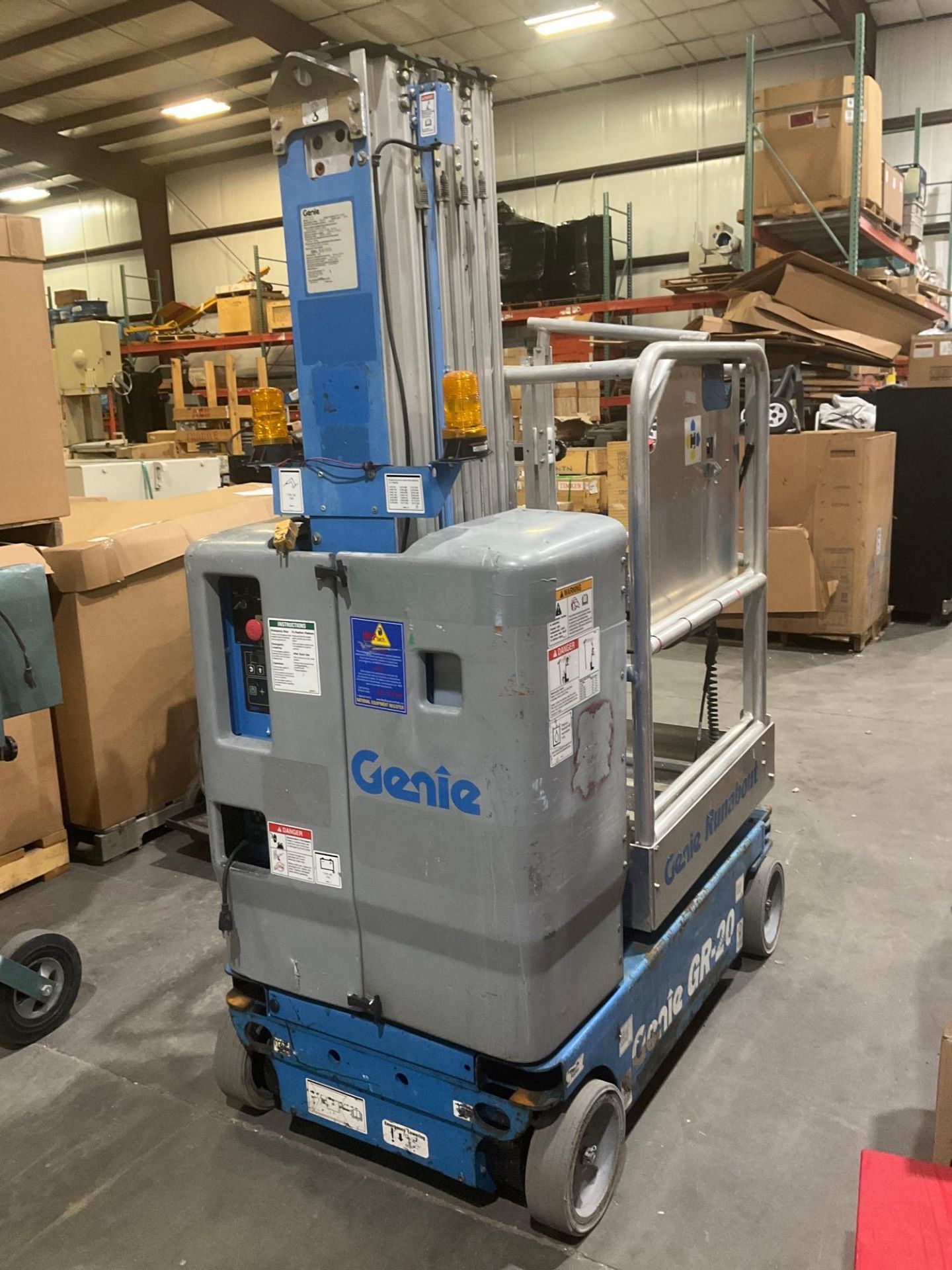 GENIE MANLIFT MODEL GR-20, ELECTRIC, APPROX MAX PLATFORM HEIGHT 20FT, NON MARKING TIRES, BUILT IN BA - Image 8 of 13