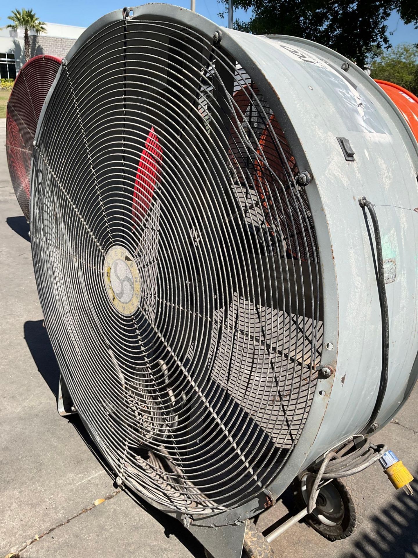 AIRMASTER BELT DRIVE PORTABLE MANCOOLER FAN ON WHEELS, ELECTRIC, DID NOT POWER ON - Image 3 of 4