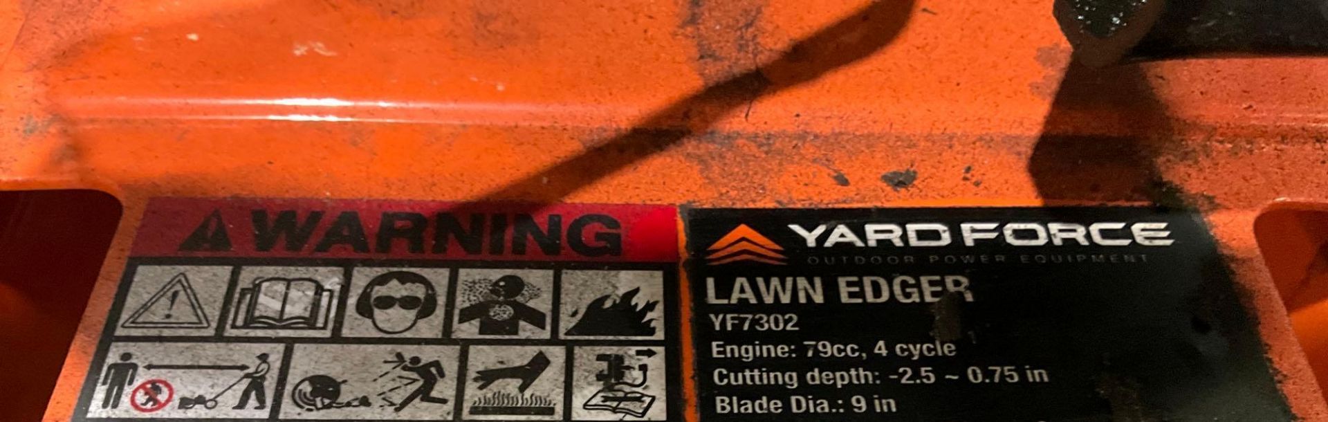 YARD FORCE LAWN EDGER MODEL YF7302, GAS POWERED, APPROX CUTTING DEPTH -2.5 - 0.75, APPROX 9IN BLADE - Image 10 of 10