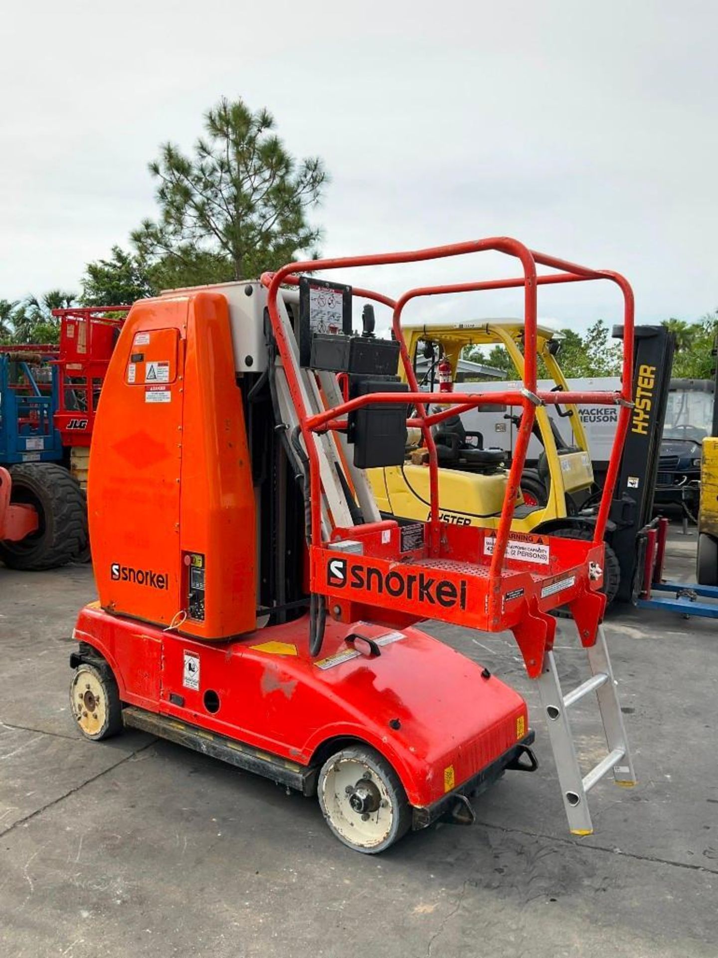 SNORKEL ARTICULATING BOOMLIFT MODEL MB20J, ELECTRIC, APPROX MAX PLATFORM HEIGHT 20FT, APPROX MAX PLA