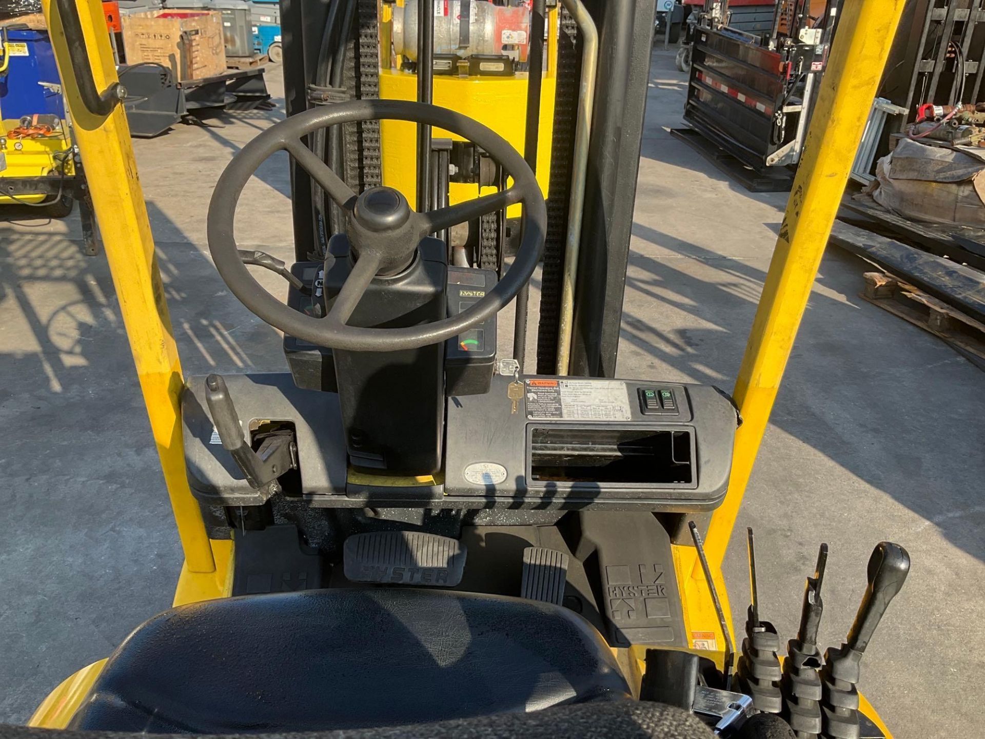HYSTER 60 FORKLIFT MODEL S60XM, LP POWERED, APPROX MAX CAPACITY 5500LBS - Image 10 of 13