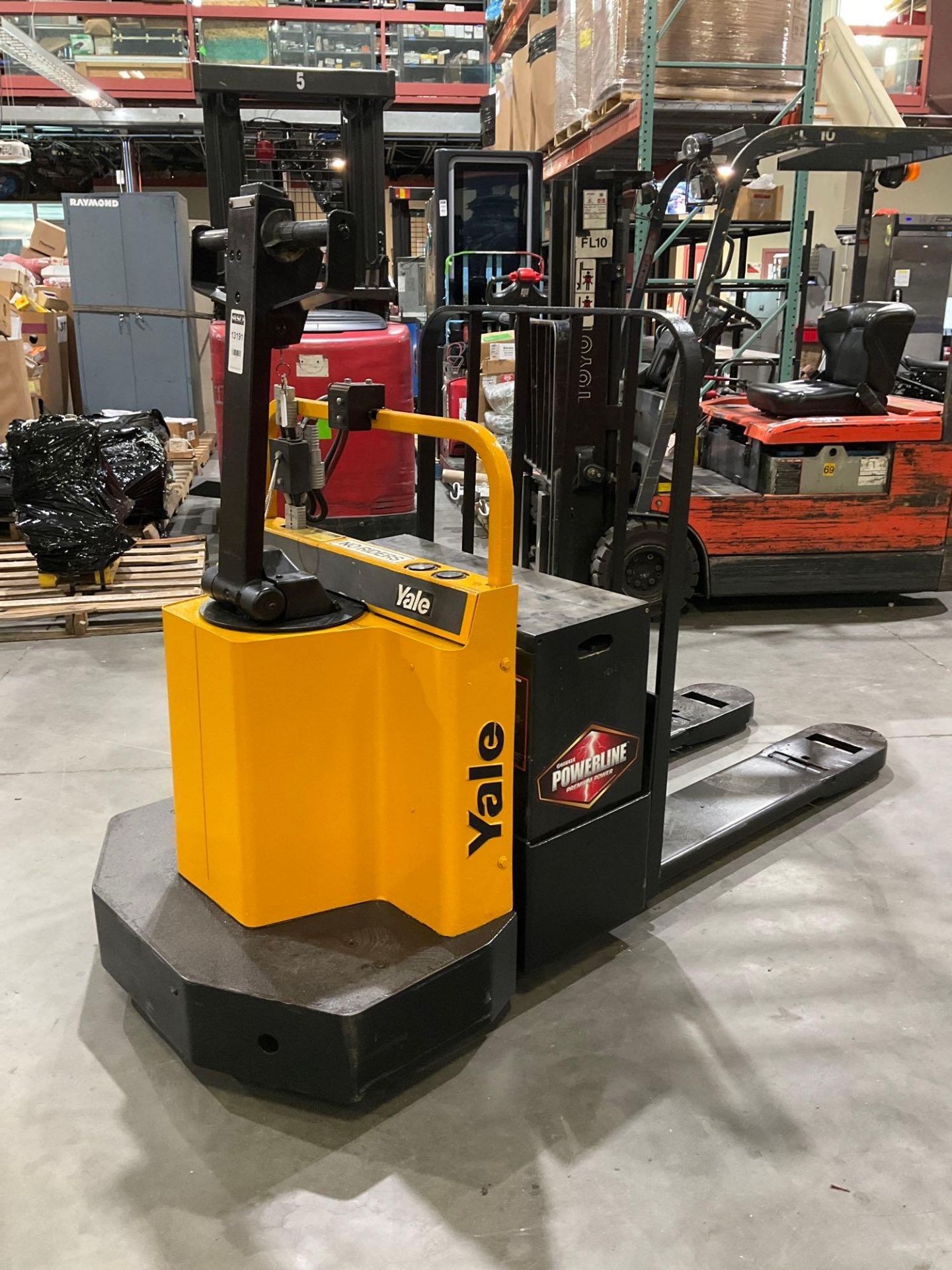 YALE PALLET JACK MODEL MPE040LBN24C2748, ELECTRIC, 24 VOLTS, APPROX MAX CAPACITY 4000LBS, RUNS AND O