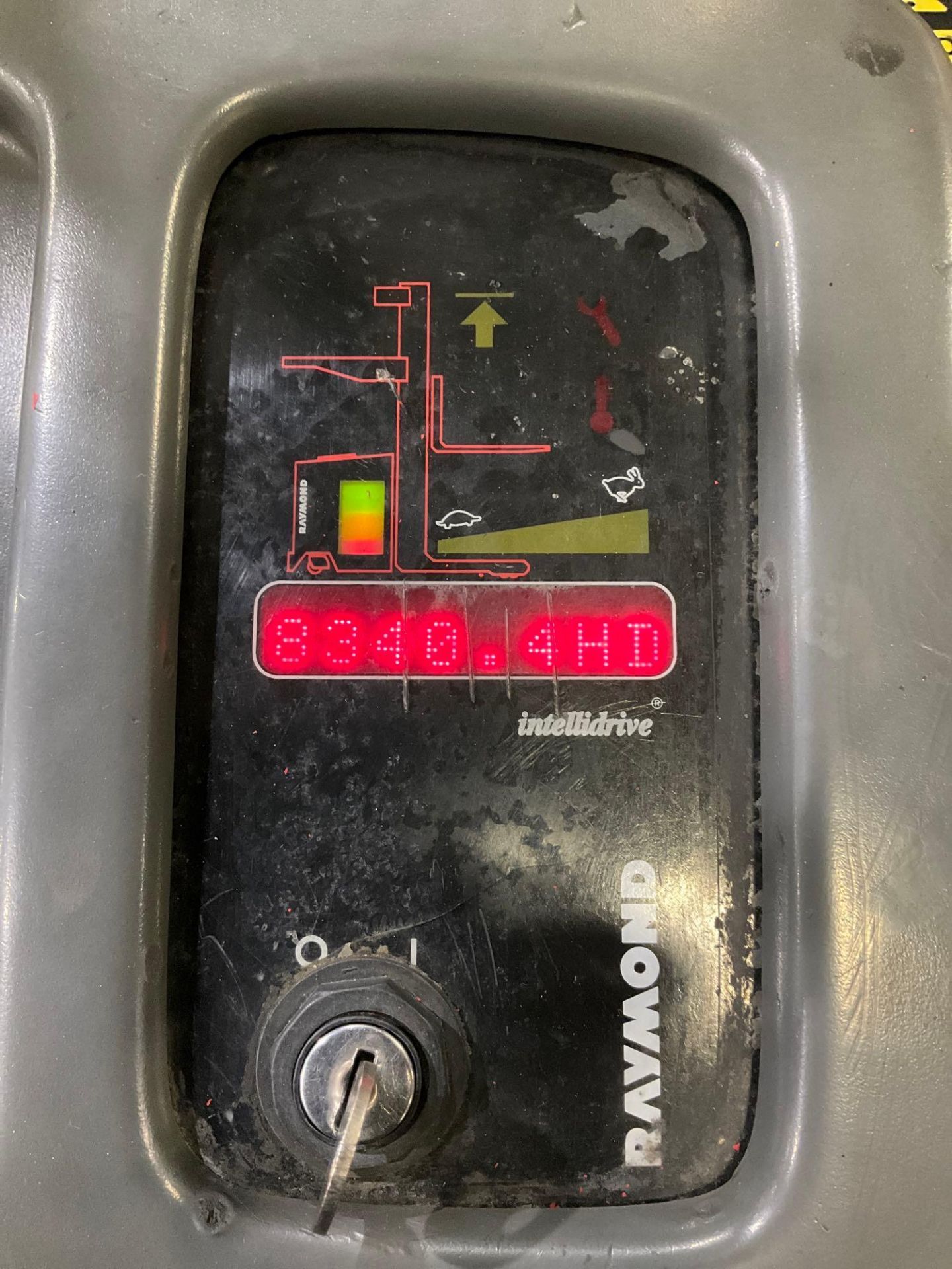 RAYMOND REACH FORKLIFT MODEL EASI, ELECTRIC, APPROX MAX CAPACITY 3000LBS, APPROX MAX HEIGHT 252in, T - Image 13 of 16