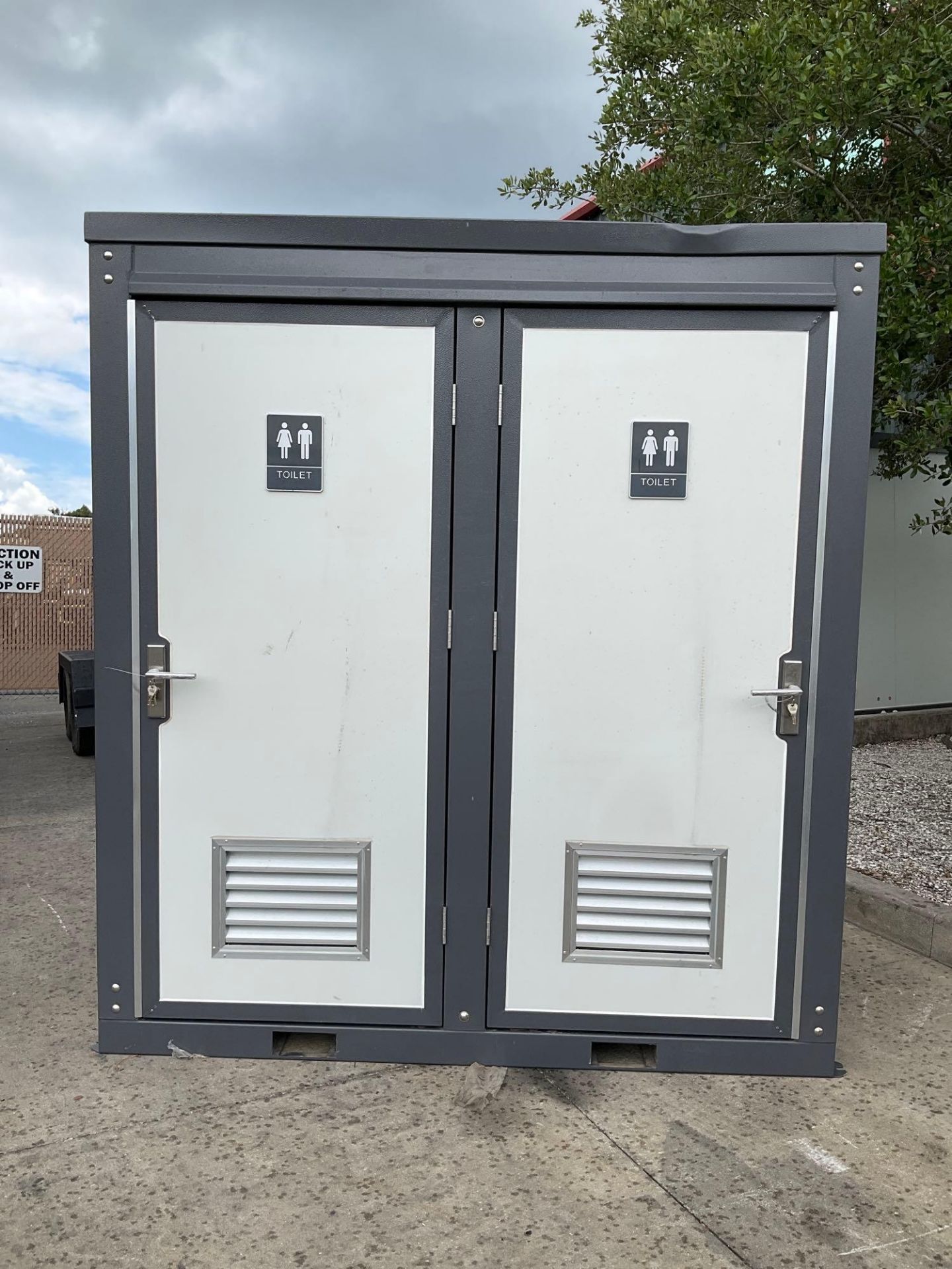 UNUSED PORTABLE DOUBLE BATHROOM UNIT, 2 STALLS, ELECTRIC & PLUMBING HOOK UP WITH EXTERIOR PLUMBING C - Image 8 of 16