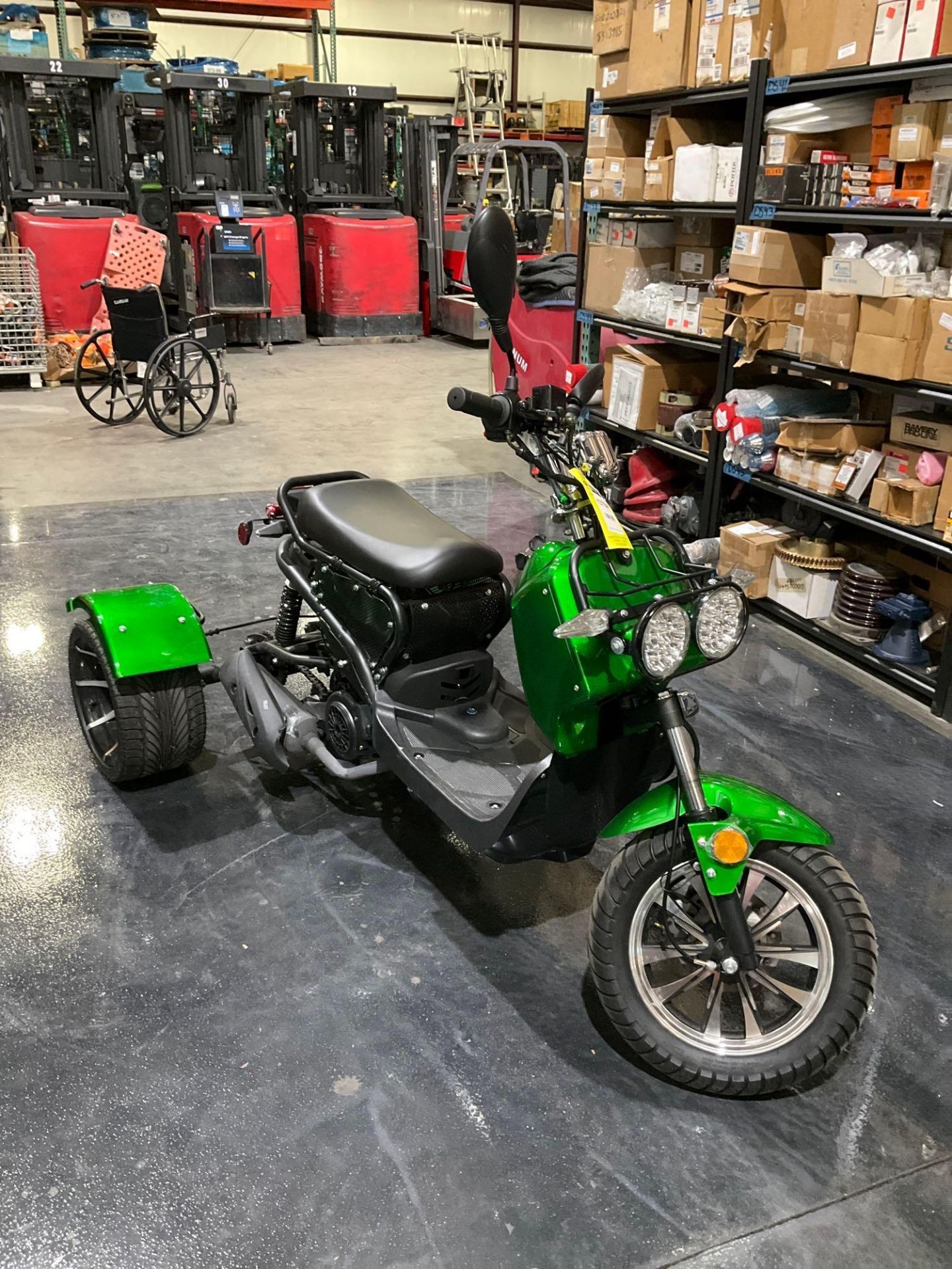 2020 JBLC TRIKE MOTORSCOOTER MODEL BD150QT-9A, GAS POWERED, 1/149CC, STREET LEGAL , RUNS & OPERATES - Image 8 of 12