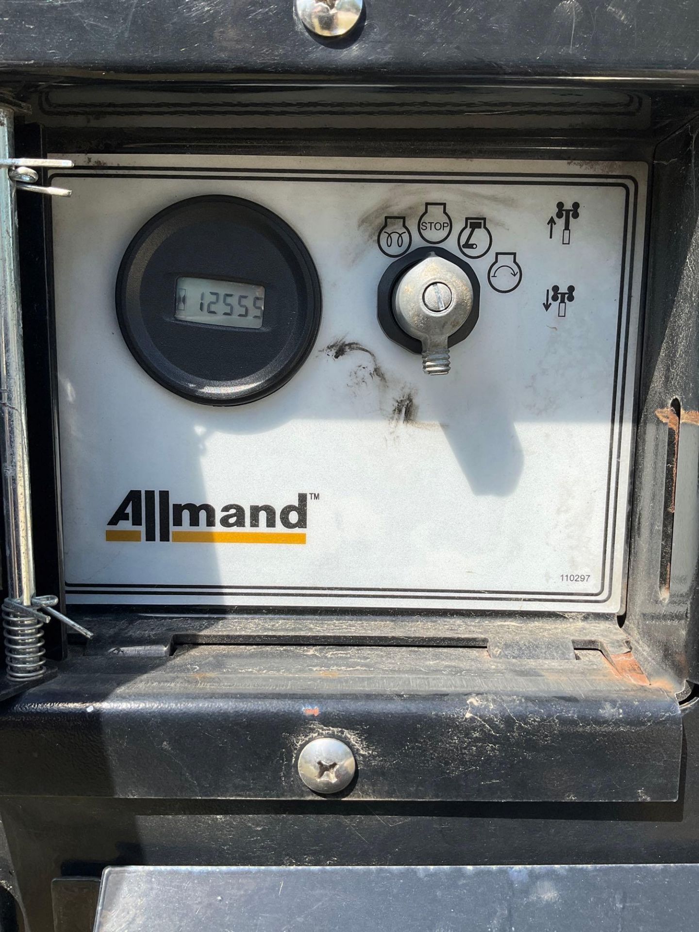 2018 ALLMAND NIGHT-LITE V-SERIES GENERATOR WITH LIGHT TOWER, DIESEL, MITSUBISHI ENGINE, TRAILER MOUN - Image 12 of 19