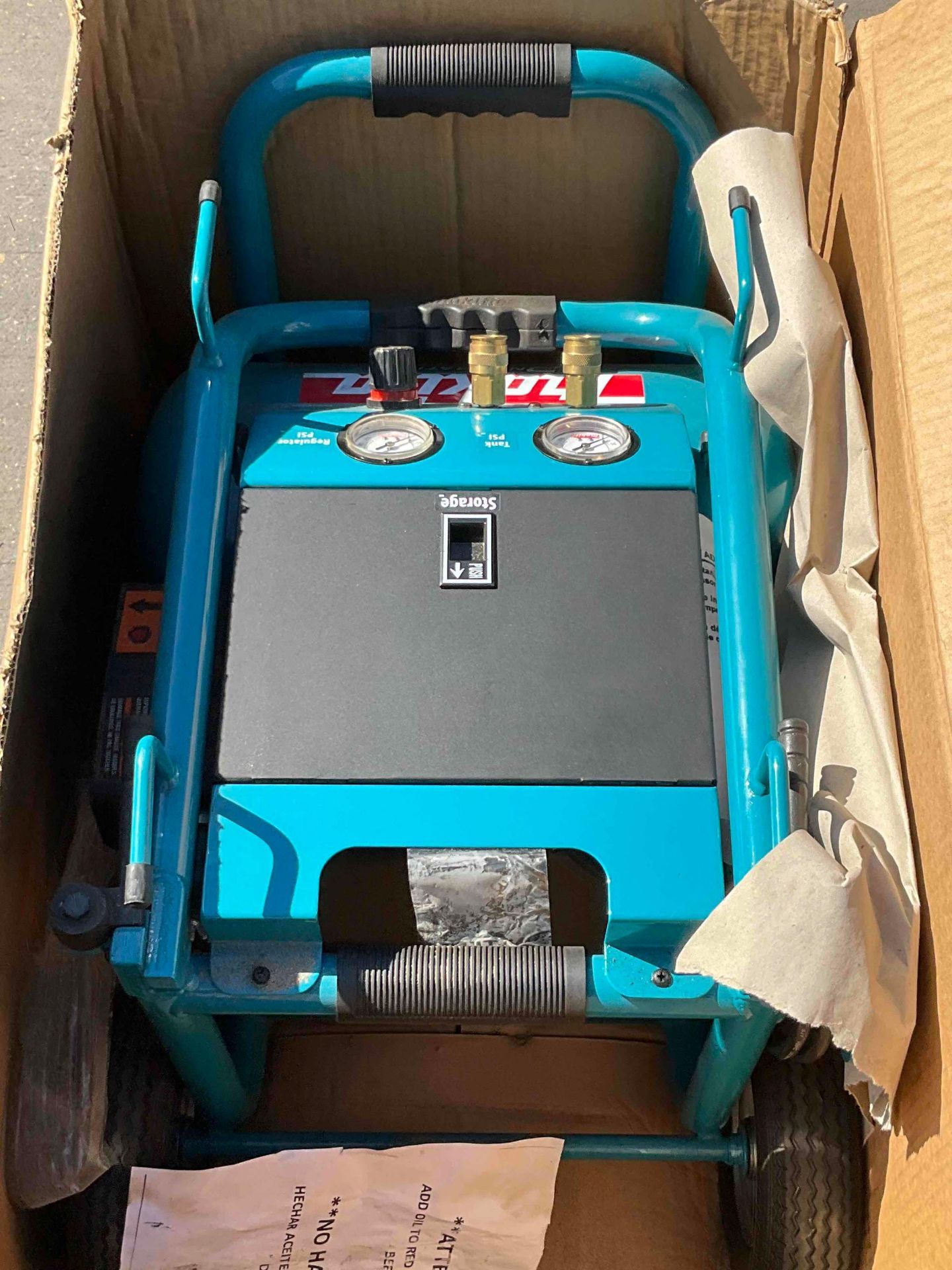 MAKITA AIR COMPRESSOR MODEL MAC5200, APPROX 5.2 GALLON, APPROX MAX PRESSURE 140 PSI, RECONDITIONED - Image 2 of 7