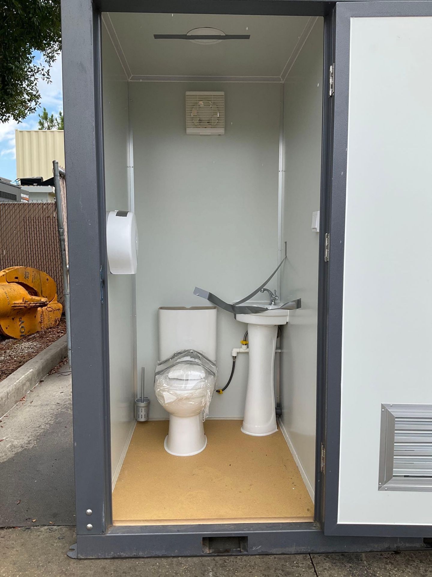 UNUSED PORTABLE DOUBLE BATHROOM UNIT, 2 STALLS, ELECTRIC & PLUMBING HOOK UP WITH EXTERIOR PLUMBING C - Image 13 of 15