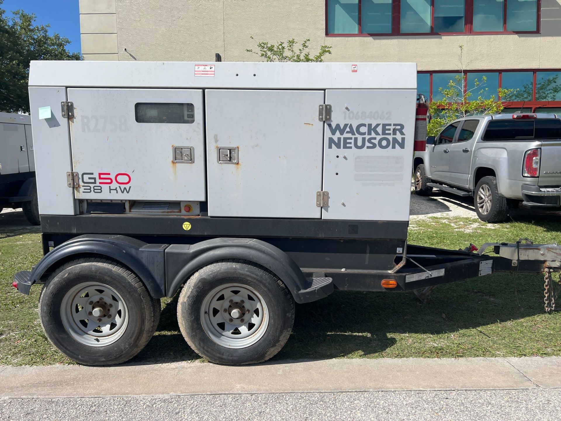 2017 WACKER NEUSON G50 DIESEL GENERATOR, DUAL AXLE TRAILER MOUNTED, 38KW, 48KVA, 1PH/3PH, 60HZ, RUNS - Image 2 of 19