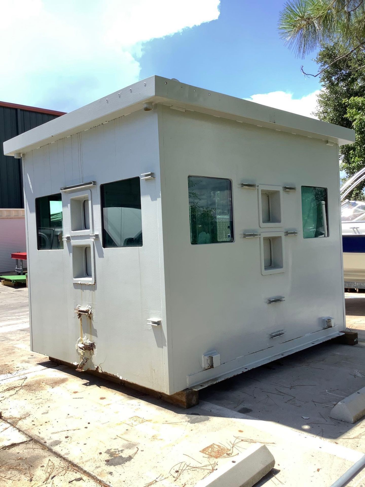 LEVEL 4  BULLET PROOF AND BLAST PROTECTION SHELTER/BUNKER/SAFE ROOM,  APPROX 110” H x 132” W x 108” - Image 4 of 23