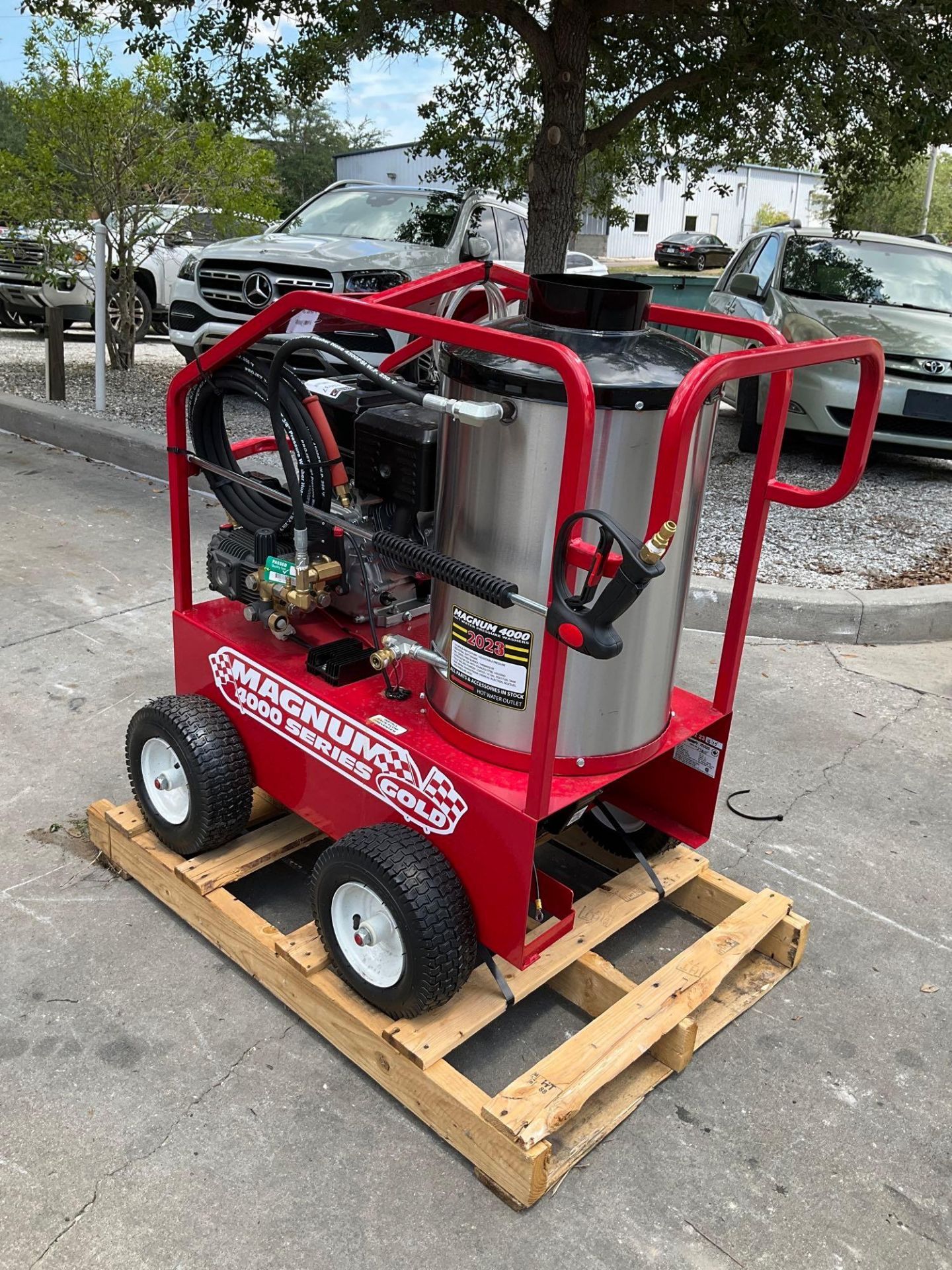 UNUSED 2023 MAGNUM 4000 SERIES GOLD HOT WATER PRESSURE WASHER,DIESEL GAS POWER, ELECTRIC START, APPR - Image 8 of 14