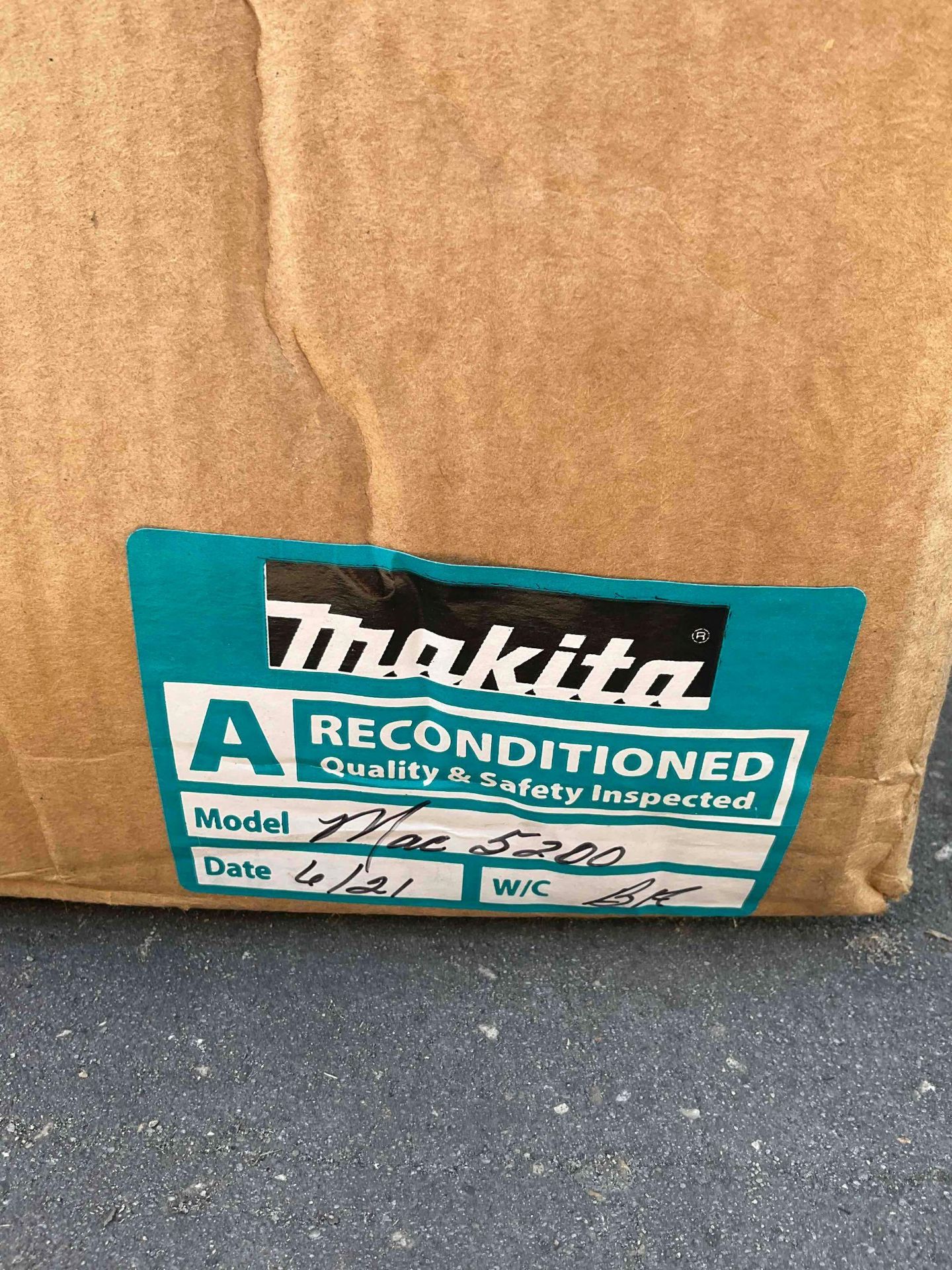 MAKITA AIR COMPRESSOR MODEL MAC5200, APPROX 5.2 GALLON, APPROX MAX PRESSURE 140 PSI, RECONDITIONED - Image 6 of 7