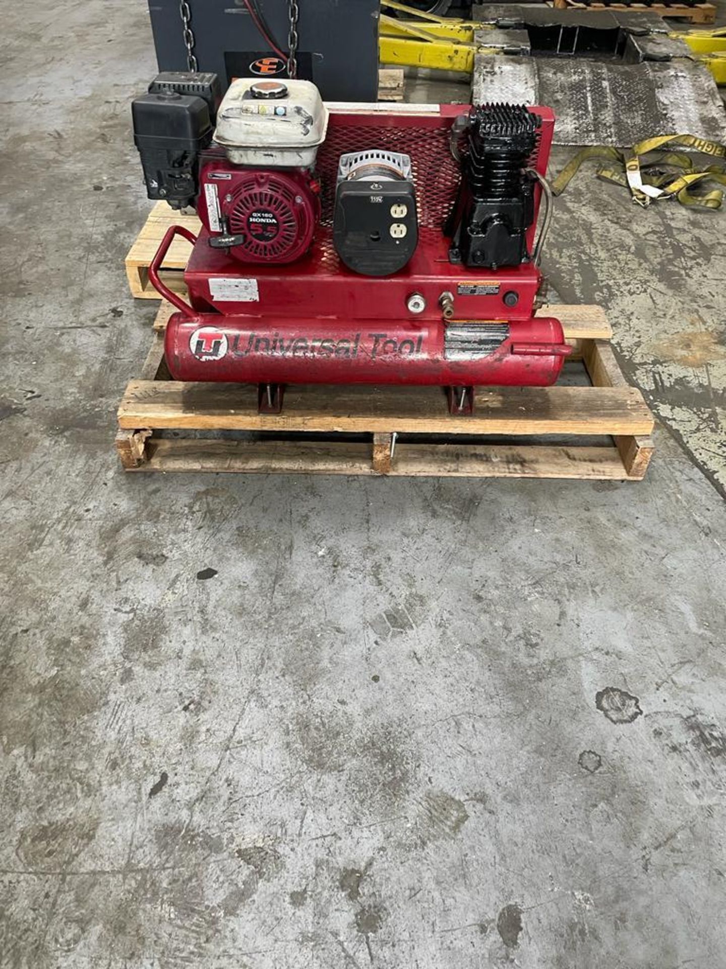 AIR COMPRESSOR WITH HONDA MOTOR, GAS POWERED, RUNS & OPERATES