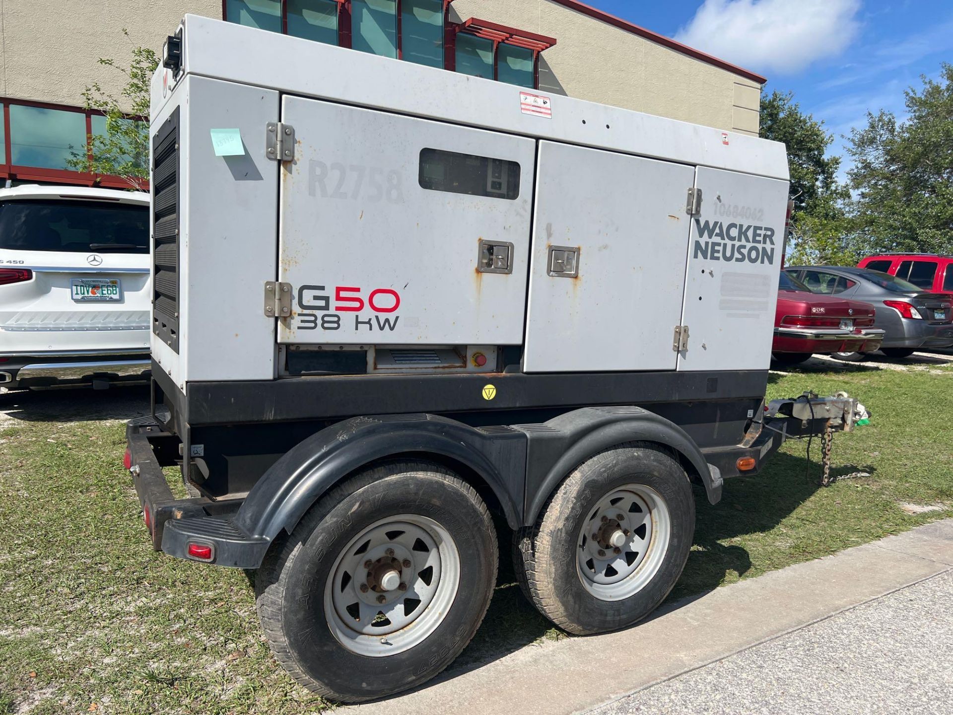 2017 WACKER NEUSON G50 DIESEL GENERATOR, DUAL AXLE TRAILER MOUNTED, 38KW, 48KVA, 1PH/3PH, 60HZ, RUNS - Image 3 of 19