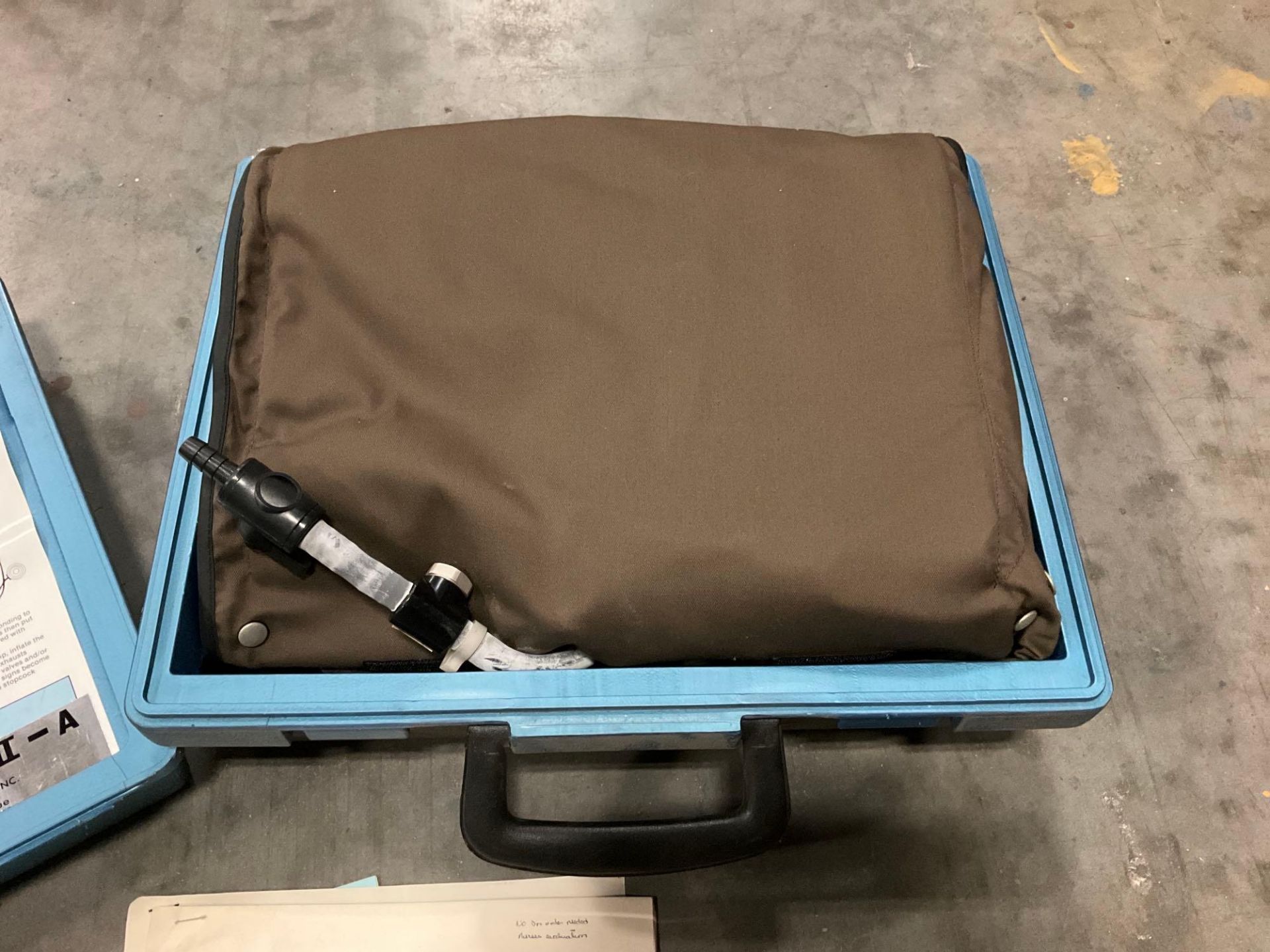 ARMSTRONG INDUSTRIAL MEDICAL ANTI SHOCK TROUSERS MAST III-A IN CARRYING CASE - Image 2 of 5