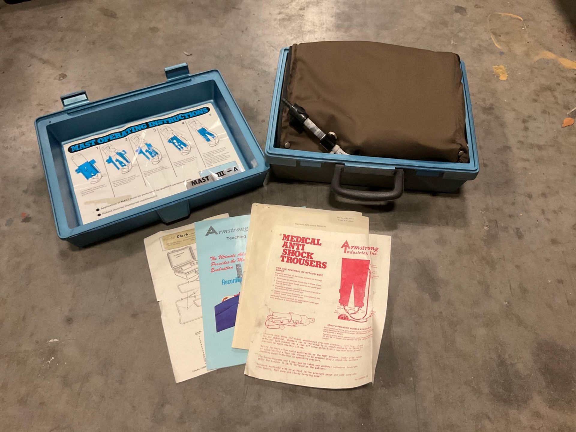 ARMSTRONG INDUSTRIAL MEDICAL ANTI SHOCK TROUSERS MAST III-A IN CARRYING CASE