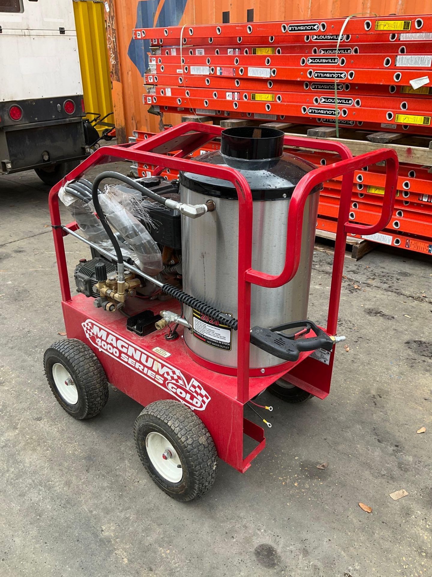 UNUSED 2023 MAGNUM 4000 SERIES GOLD HOT WATER PRESSURE WASHER,DIESEL GAS POWER, ELECTRIC START, APPR - Image 4 of 11