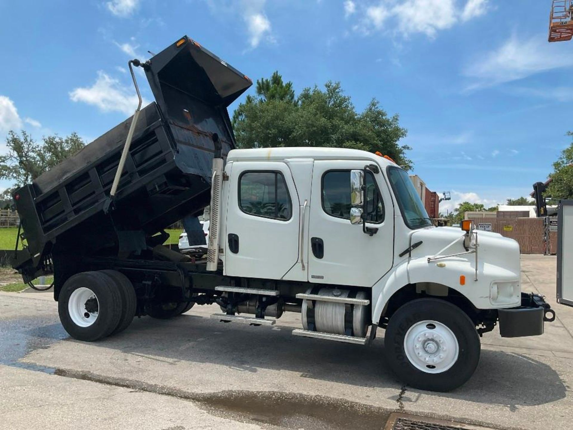 2010 FREIGHTLINER M2 106 BUSINESS CLASS DUMP TRUCK, DIESEL, AUTOMATIC, APPROX GVWR 16429, DOUBLE CAB - Image 2 of 37