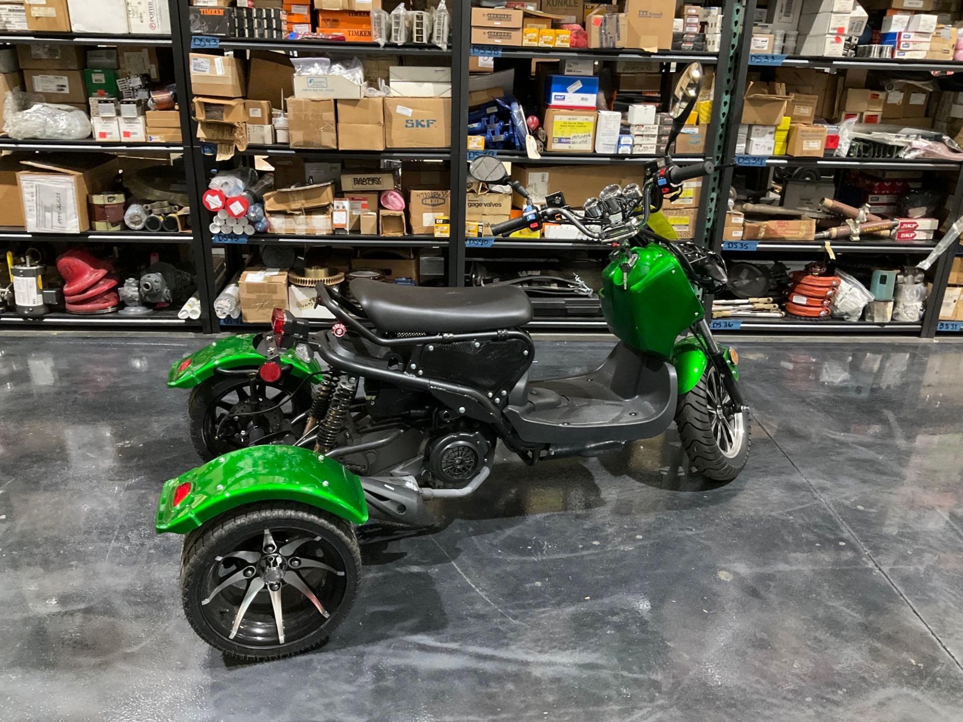 2020 JBLC TRIKE MOTORSCOOTER MODEL BD150QT-9A, GAS POWERED, 1/149CC, STREET LEGAL , RUNS & OPERATES - Image 6 of 12