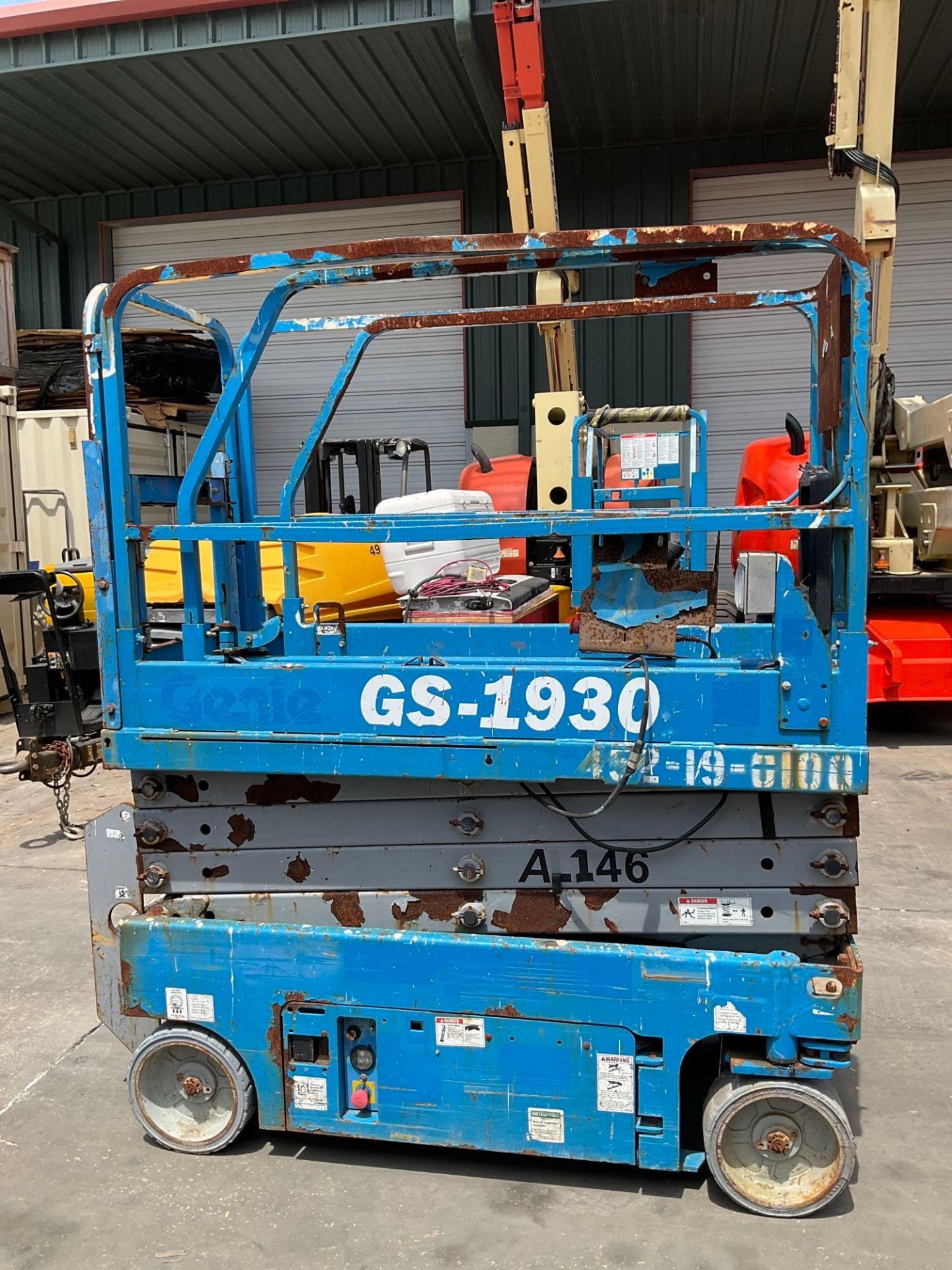 GENIE SCISSOR LIFT MODEL GS1930, ELECTRIC, APPROX MAX PLATFORM HEIGHT 19FT, BUILT IN BATTERY CHARGER - Image 6 of 12