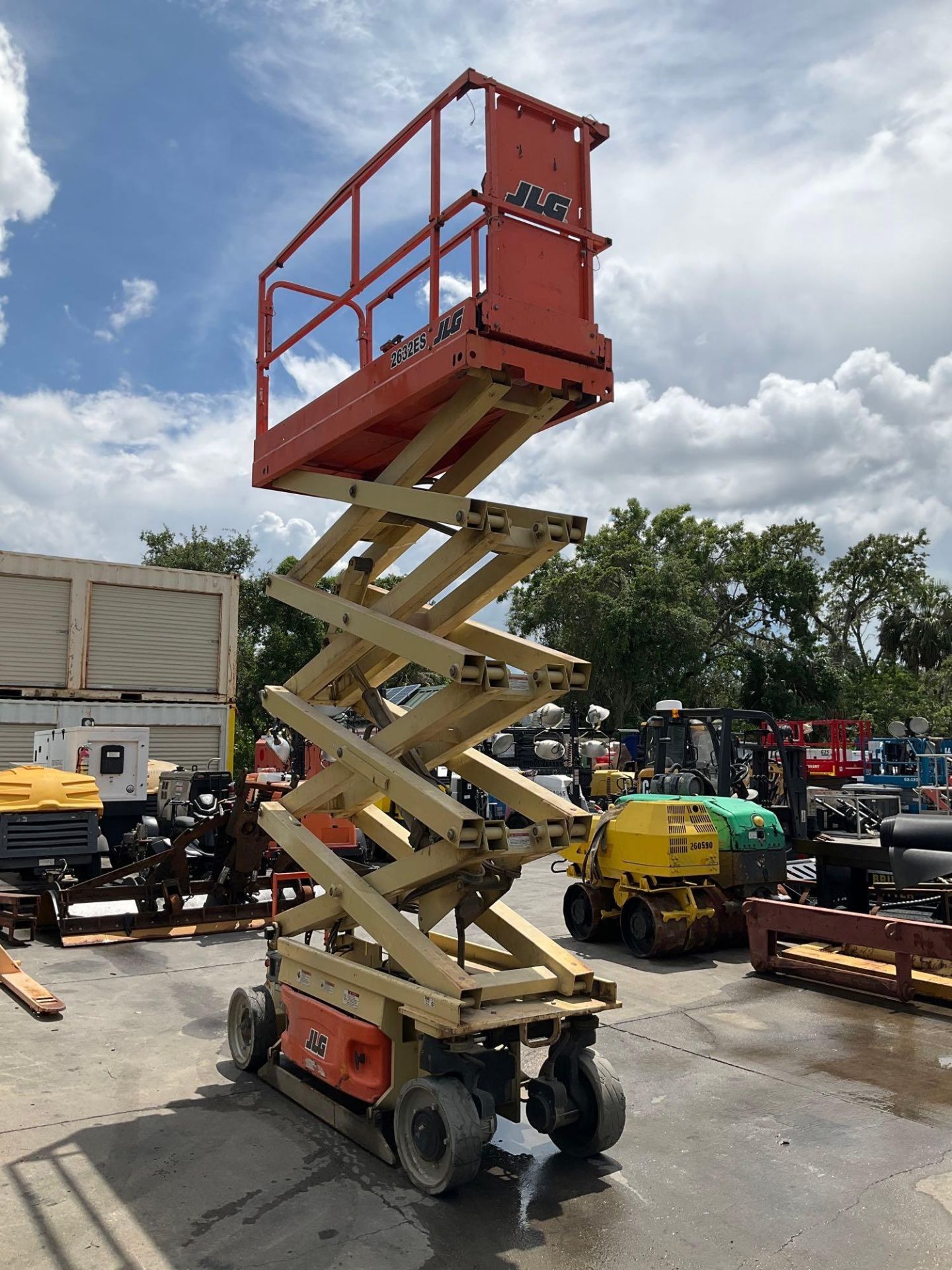 JLG SCISSOR LIFT MODEL 2632 ES, ELECTRIC, APPROX MAX PLATFORM HEIGHT 25FT, NON MARKING TIRES, BUILT - Image 12 of 13