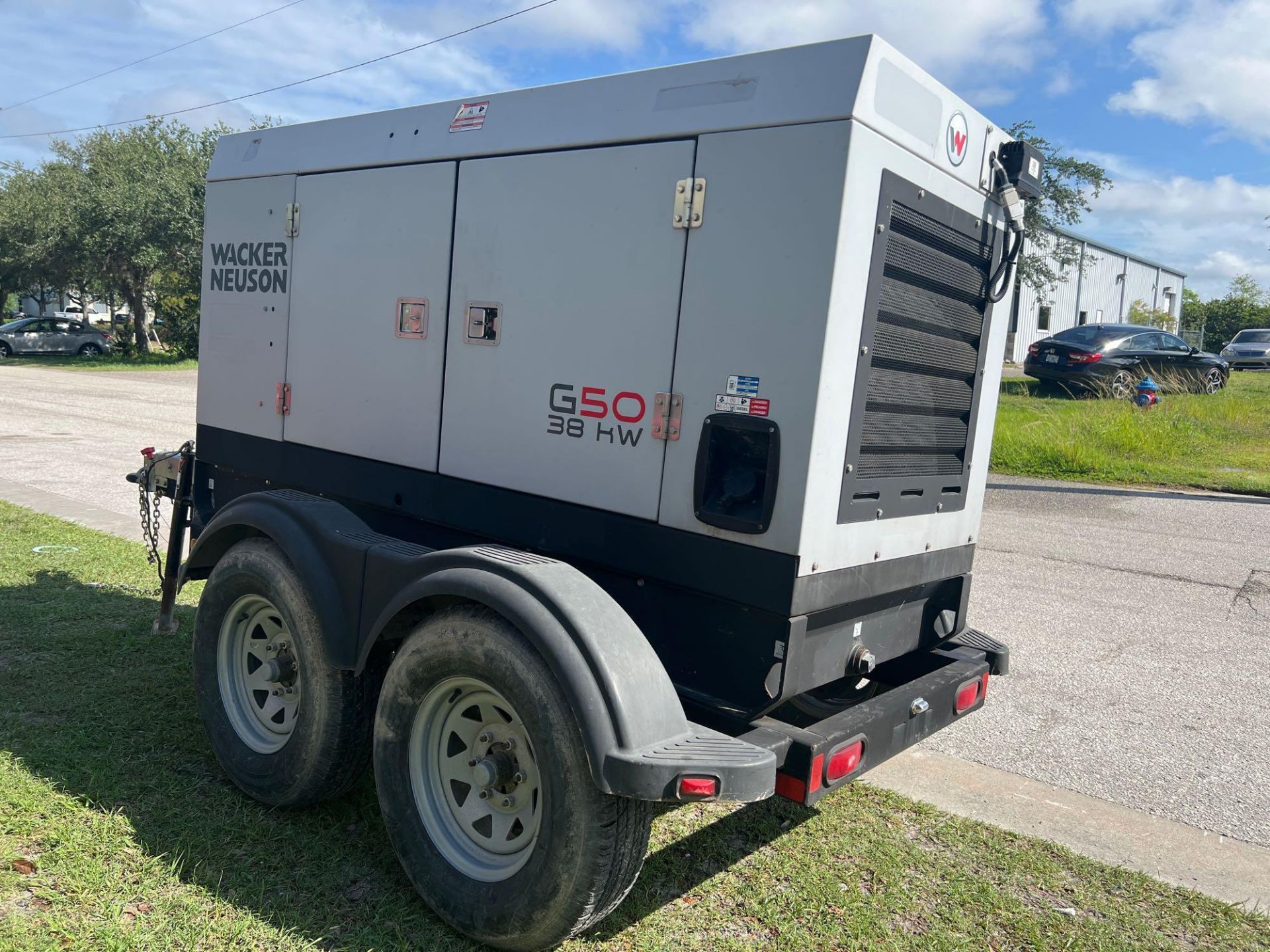 2017 WACKER NEUSON G50 DIESEL GENERATOR, DUAL AXLE TRAILER MOUNTED, 38KW, 48KVA, 1PH/3PH, 60HZ, RUNS - Image 6 of 16