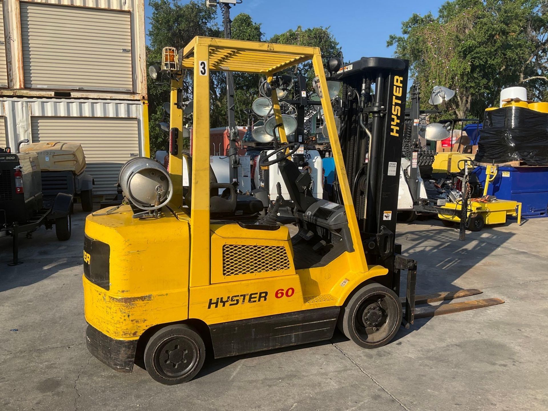 HYSTER 60 FORKLIFT MODEL S60XM, LP POWERED, APPROX MAX CAPACITY 5500LBS - Image 3 of 13