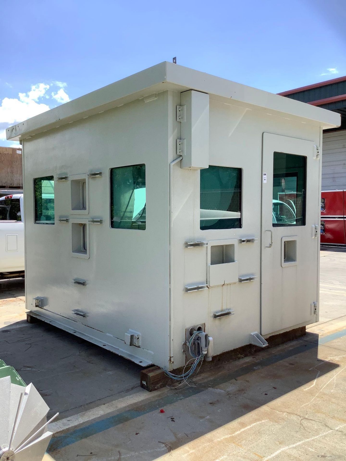 LEVEL 4  BULLET PROOF AND BLAST PROTECTION SHELTER/BUNKER/SAFE ROOM,  APPROX 110” H x 132” W x 108” - Image 3 of 23