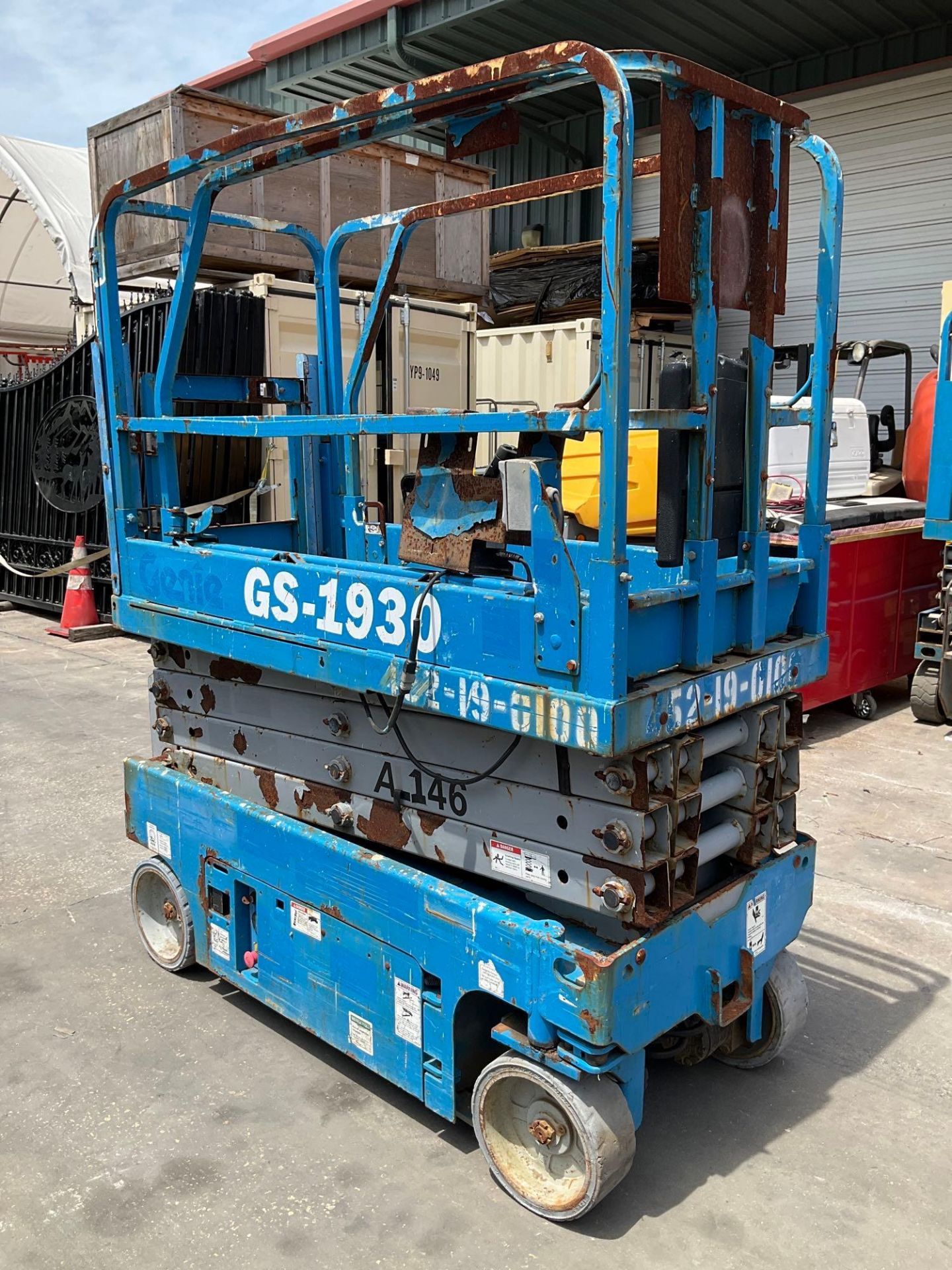 GENIE SCISSOR LIFT MODEL GS1930, ELECTRIC, APPROX MAX PLATFORM HEIGHT 19FT, BUILT IN BATTERY CHARGER - Image 5 of 12