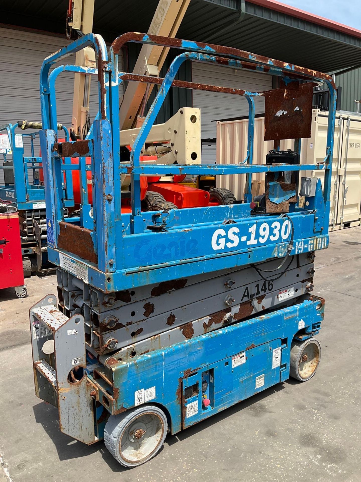 GENIE SCISSOR LIFT MODEL GS1930, ELECTRIC, APPROX MAX PLATFORM HEIGHT 19FT, BUILT IN BATTERY CHARGER - Image 7 of 12