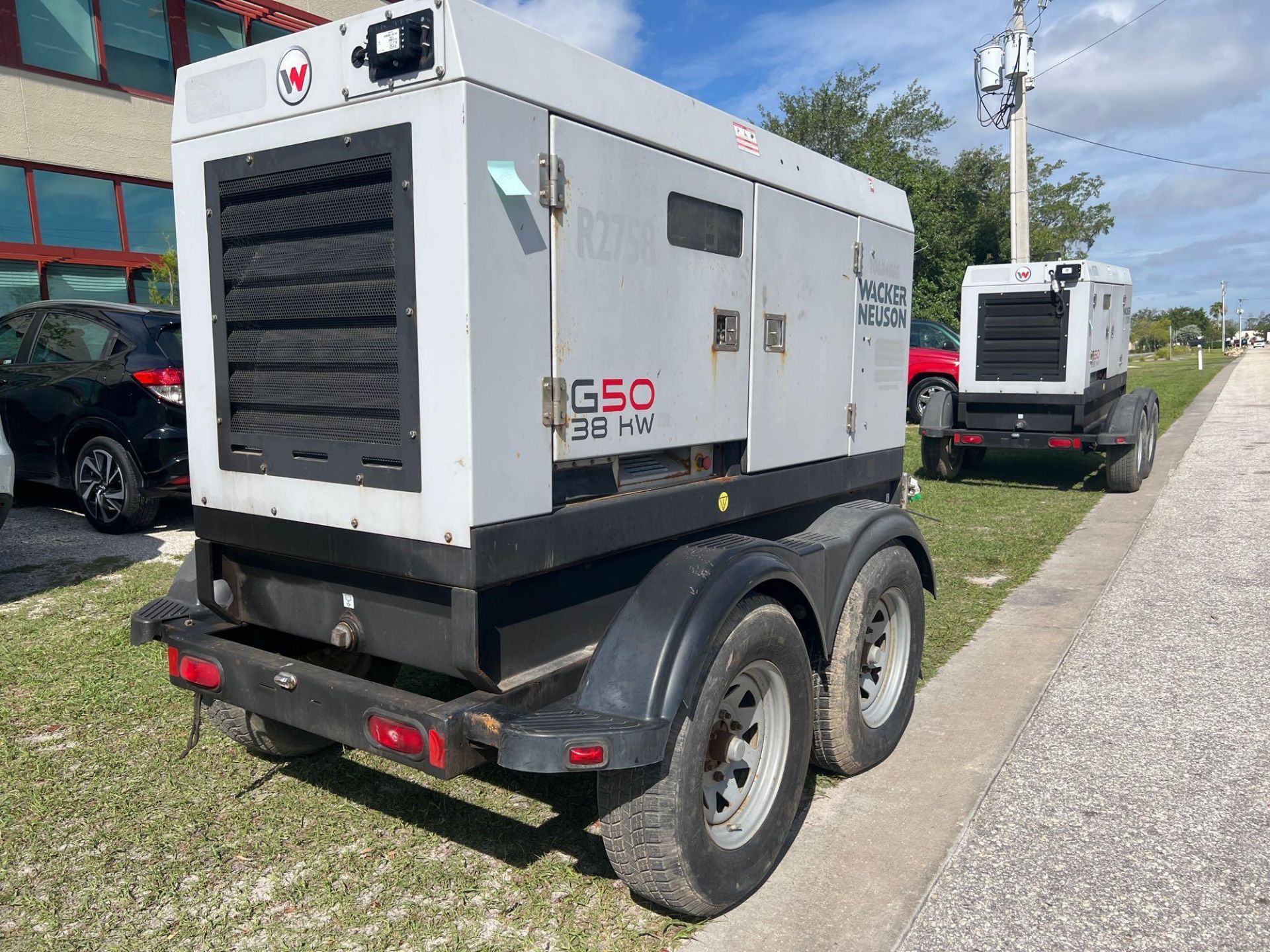 2017 WACKER NEUSON G50 DIESEL GENERATOR, DUAL AXLE TRAILER MOUNTED, 38KW, 48KVA, 1PH/3PH, 60HZ, RUNS - Image 4 of 19