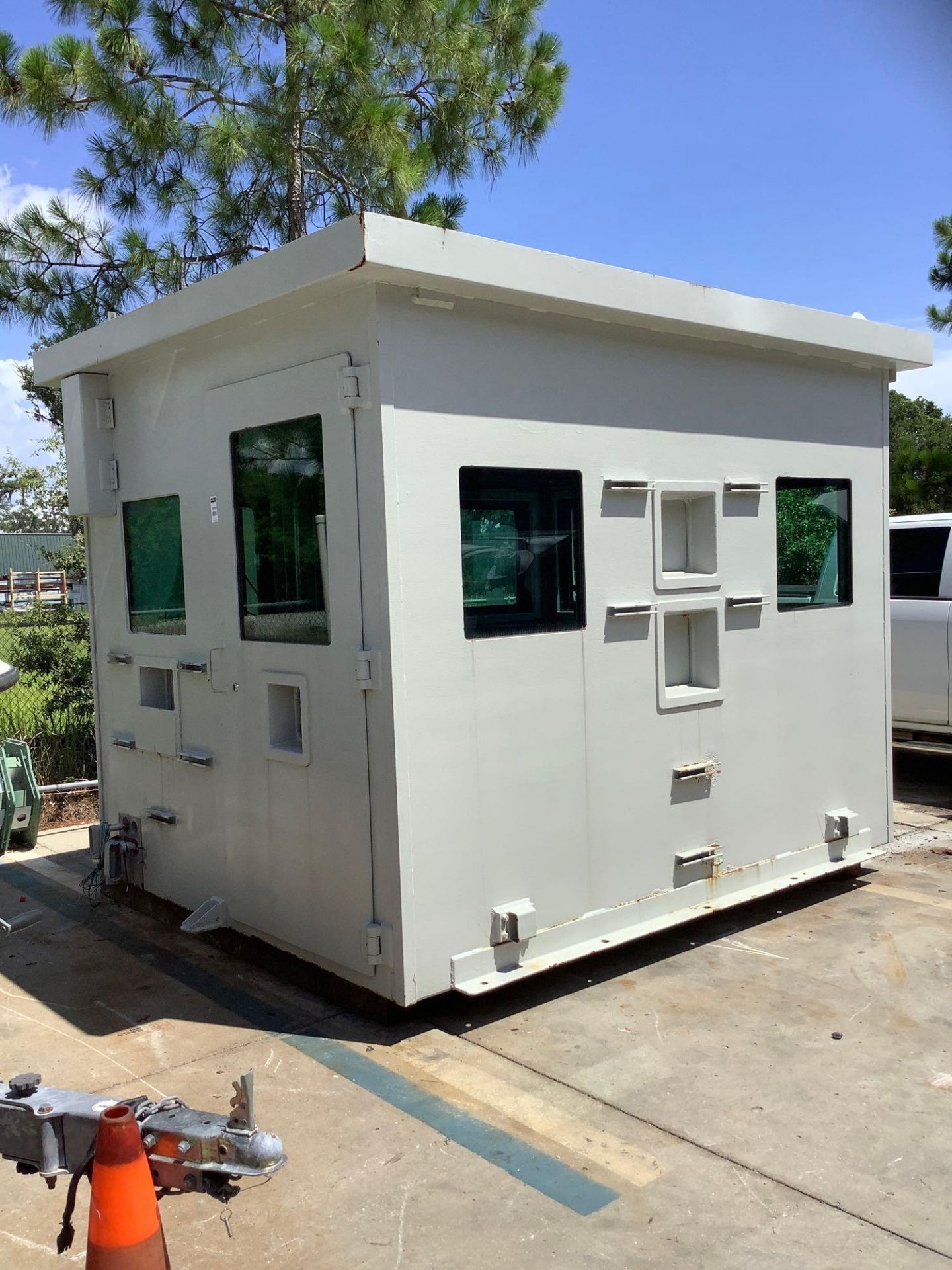 LEVEL 4  BULLET PROOF AND BLAST PROTECTION SHELTER/BUNKER/SAFE ROOM,  APPROX 110” H x 132” W x 108” - Image 2 of 23