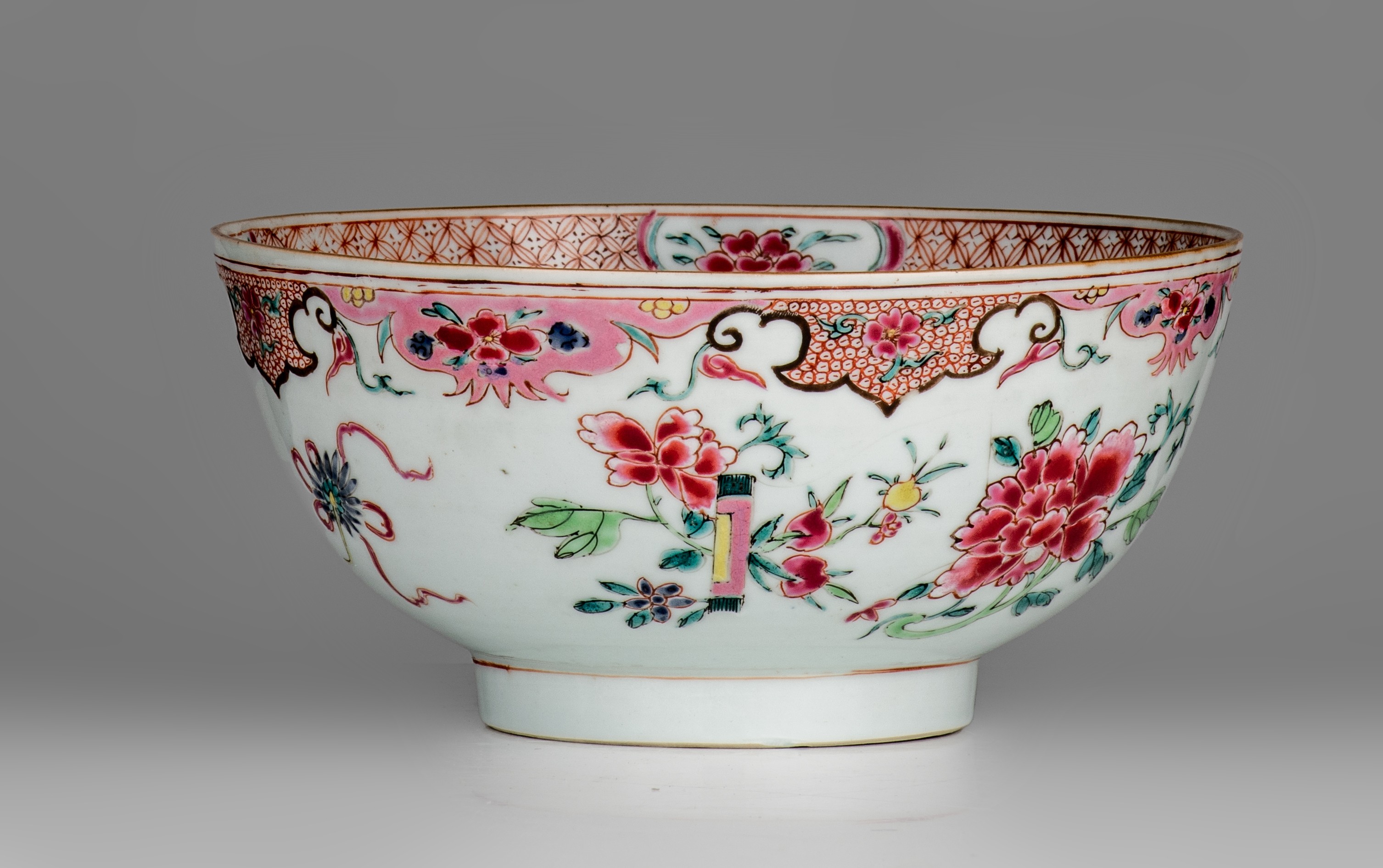 A collection of various Chinese porcelain ware, 18thC and later, largest ø 34,5 cm (5) - Image 42 of 45