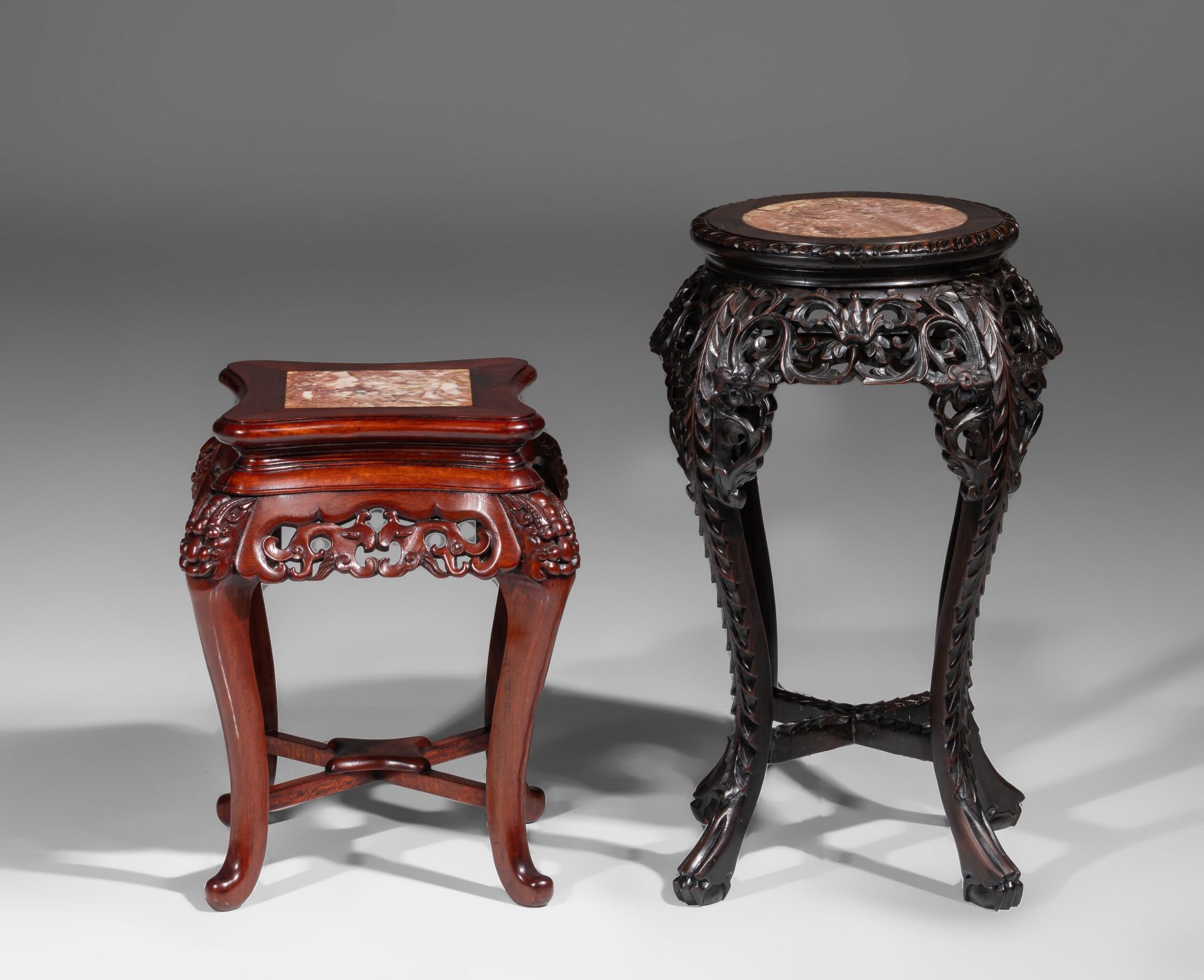 A collection of four carved low hardwood stands, with marble tops, late Qing, tallest H 61,5 cm (4) - Image 6 of 13