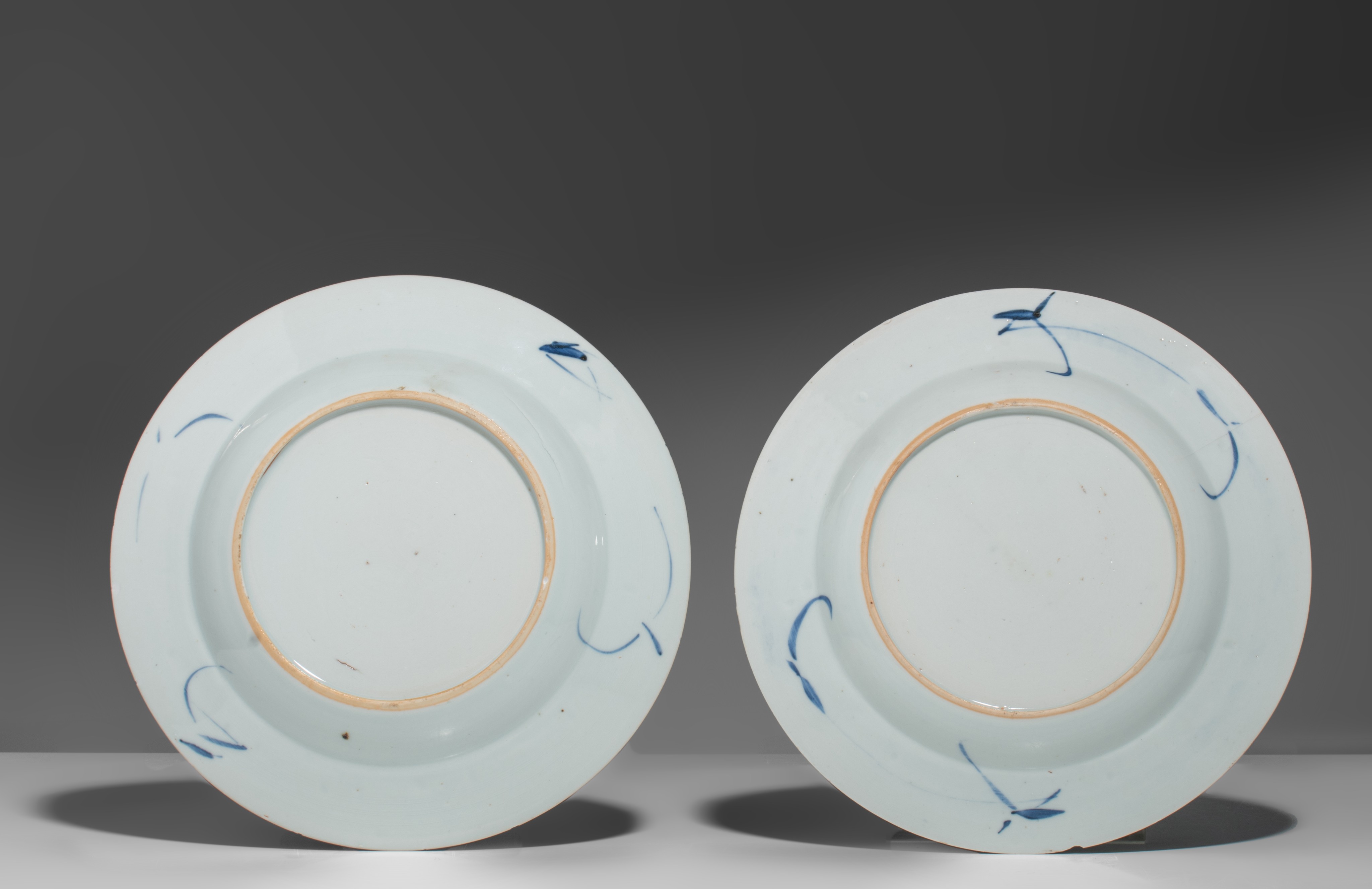 A collection of Chinese blue and white porcelain ware, Qianlong period, largest ø 38 cm - Image 2 of 10