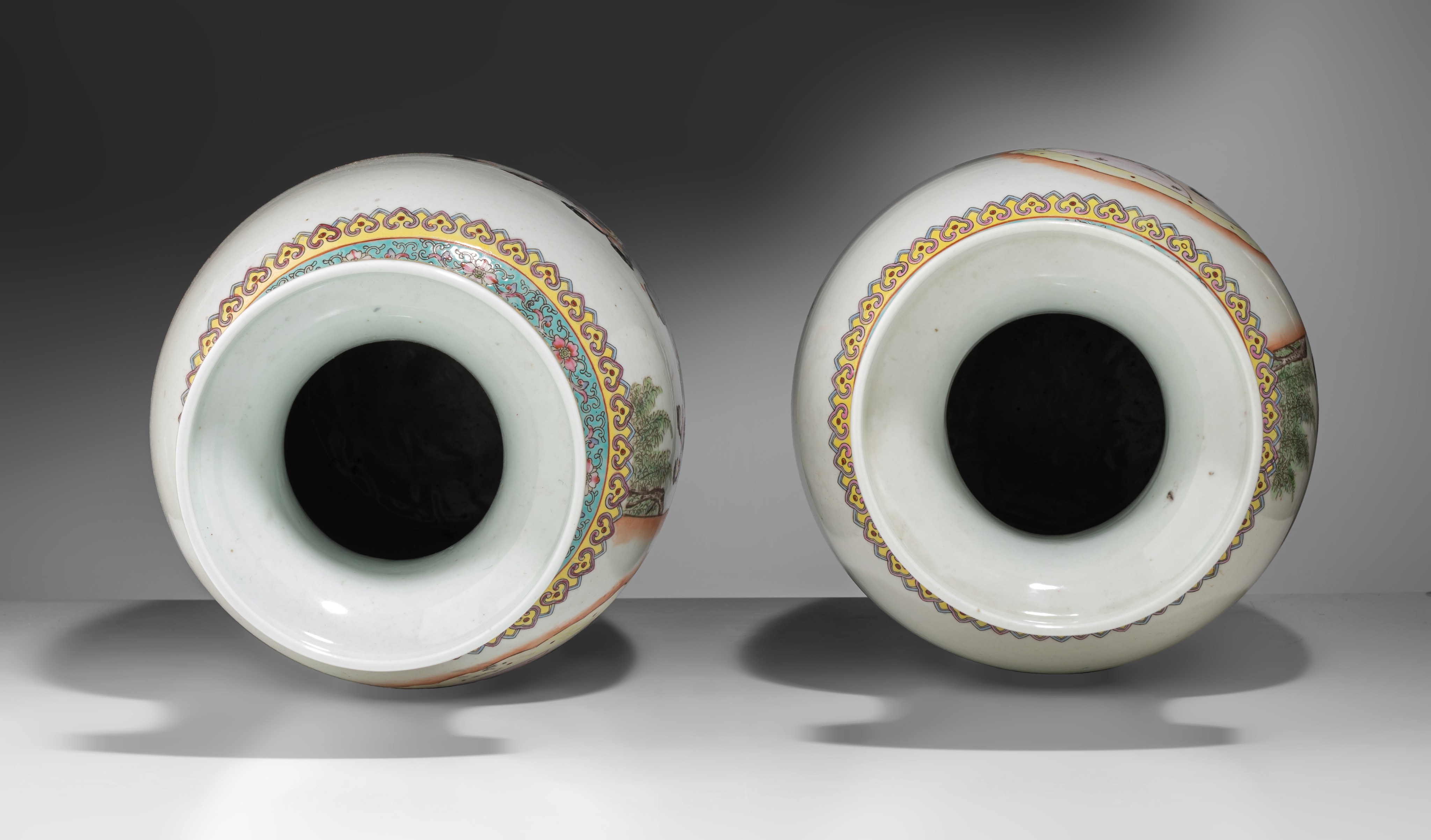 A pair of Chinese famille rose vases, 20thC, H 61 cm - Image 6 of 7