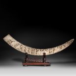 A Chinese sculpted tusk, 1,30 m (outer arch), 1,13 m (inner arch), circumference 39 cm, 5700 g (+)