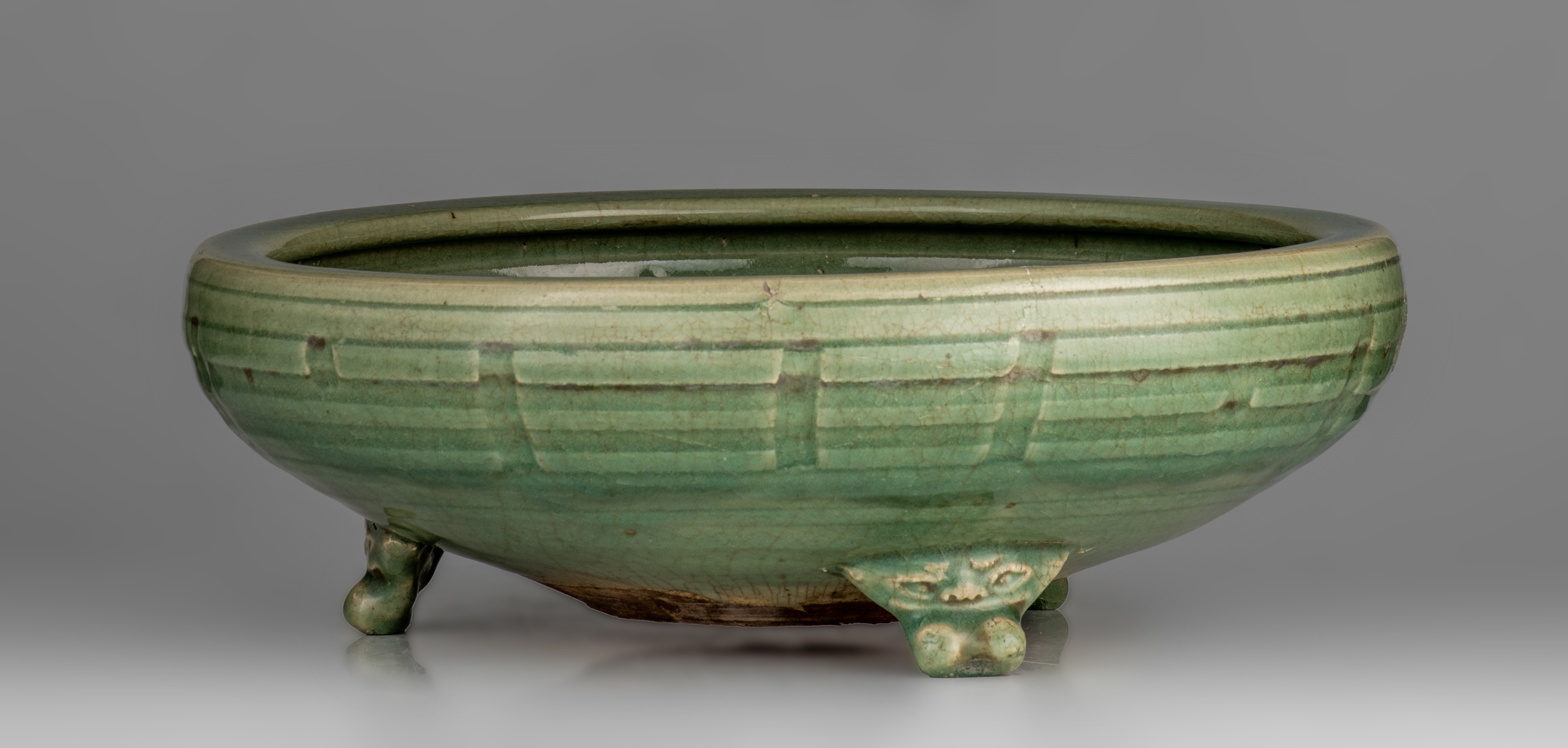 A Chinese longquan celadon tripod censer, late Yuan dynasty, ø 34 - H 11,5 cm - Image 7 of 20