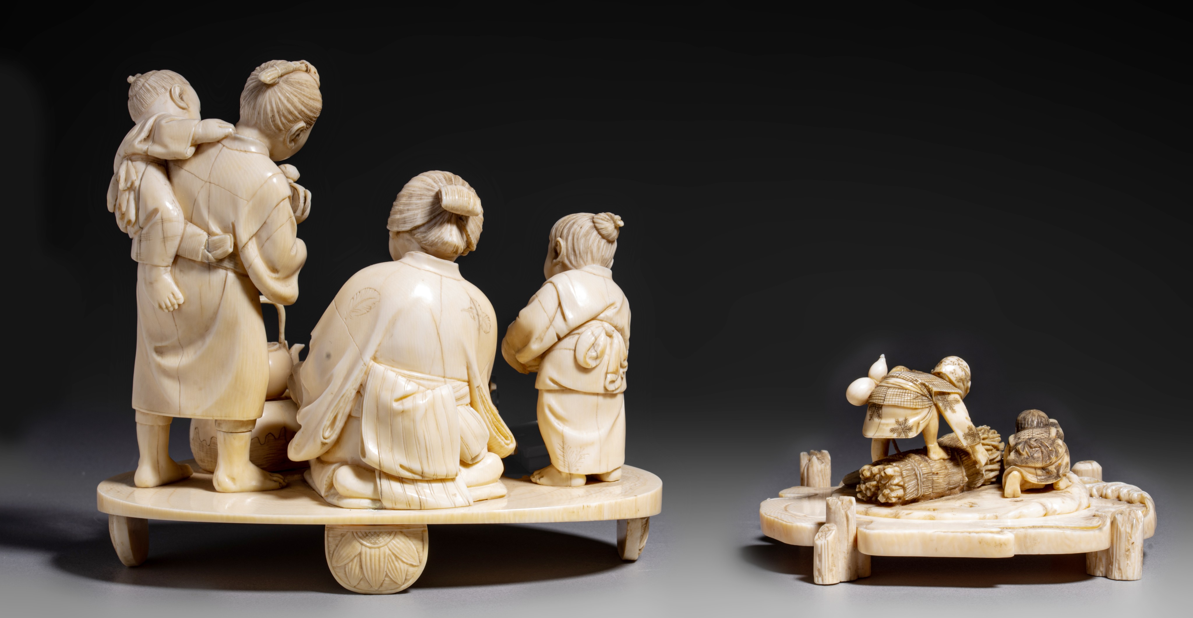 Two Japanese ivory animated scenes, H 12,4 cm - H 5,2 cm, 451g - 118g (+) - Image 3 of 7